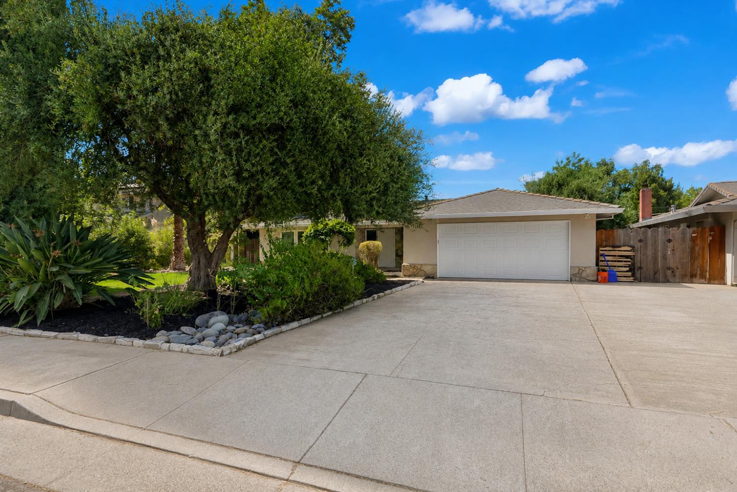 1150 E South Bear Creek Dr, Merced, CA 95340