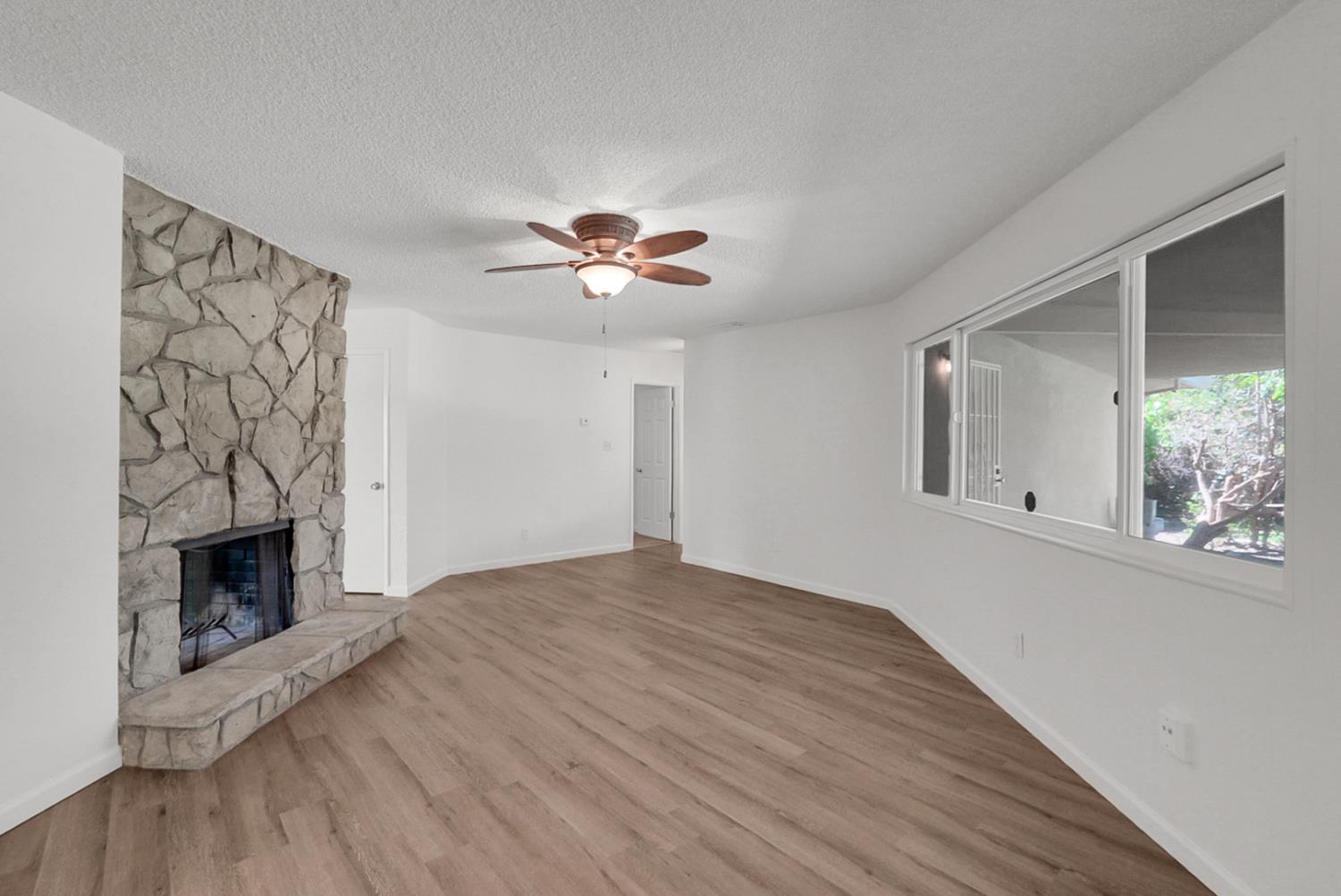 1150 E South Bear Creek Dr, Merced, CA 95340