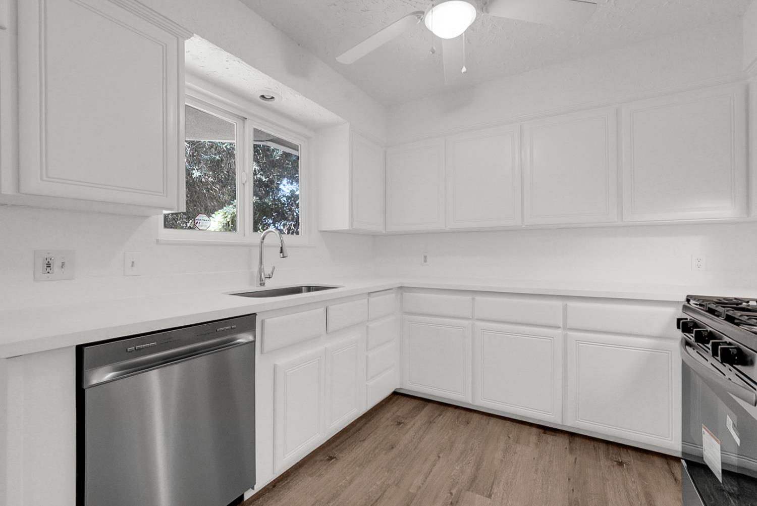 1150 E South Bear Creek Dr, Merced, CA 95340
