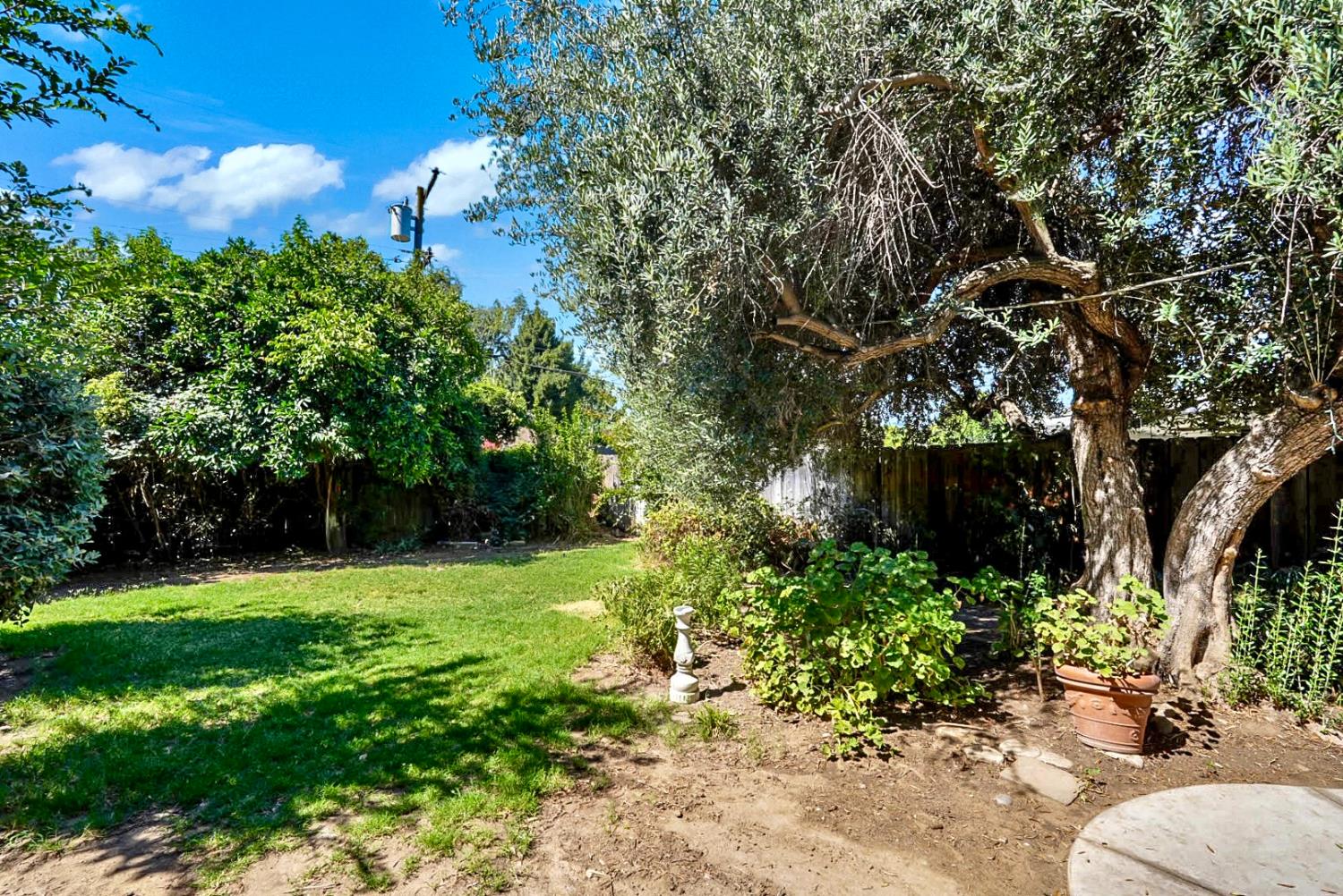 1150 E South Bear Creek Dr, Merced, CA 95340