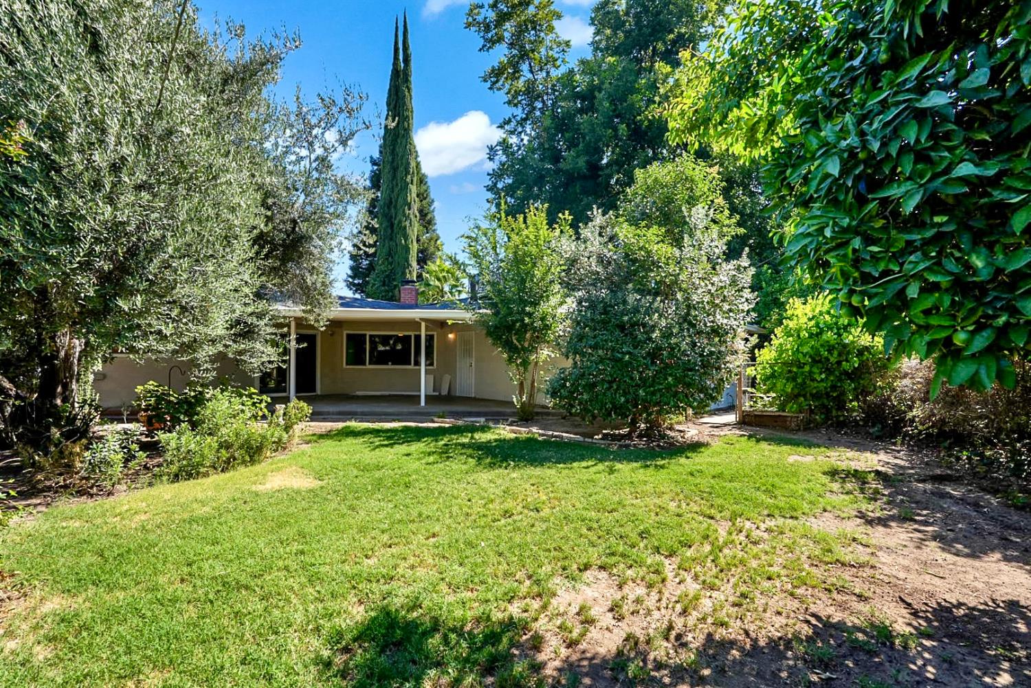 1150 E South Bear Creek Dr, Merced, CA 95340