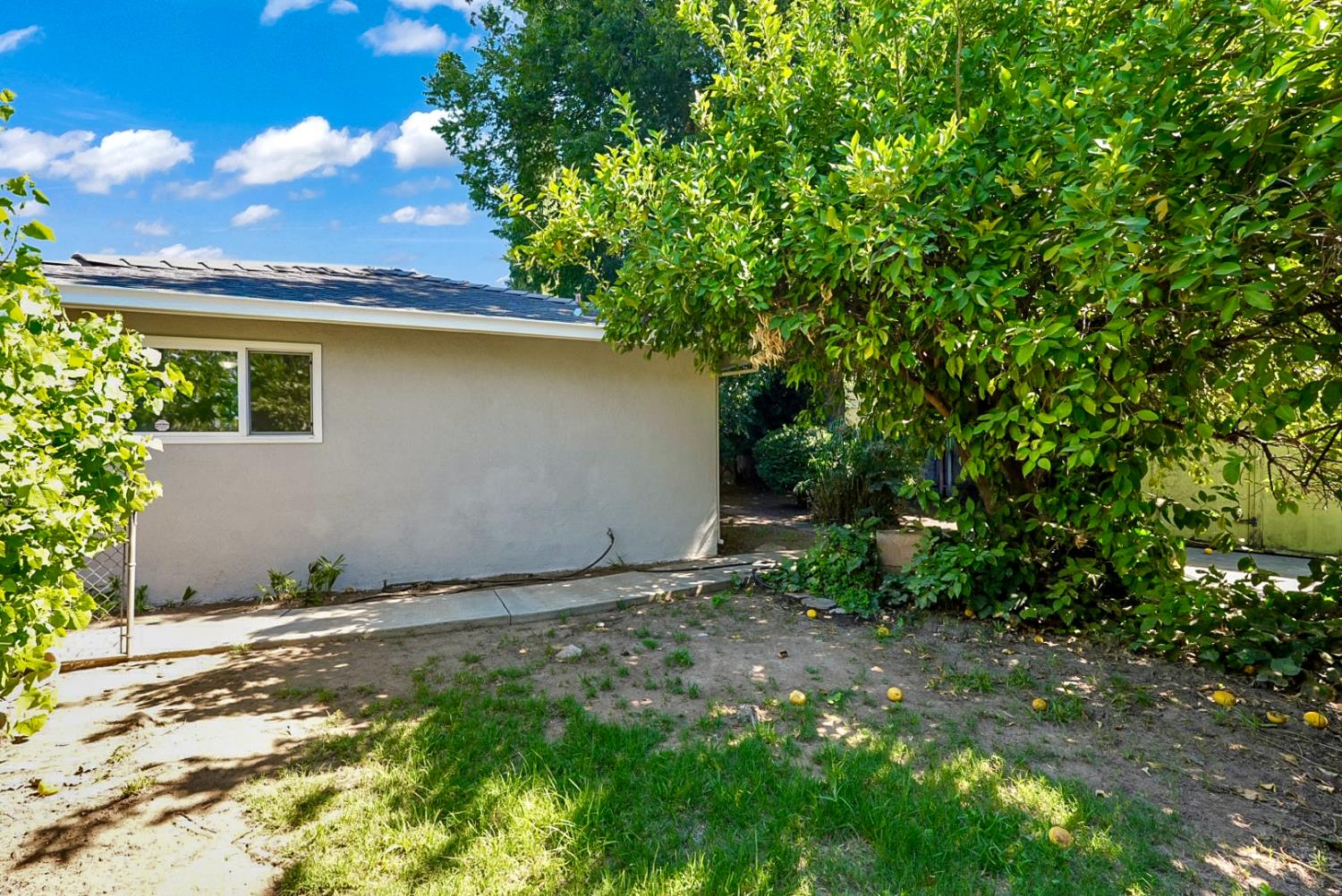 1150 E South Bear Creek Dr, Merced, CA 95340