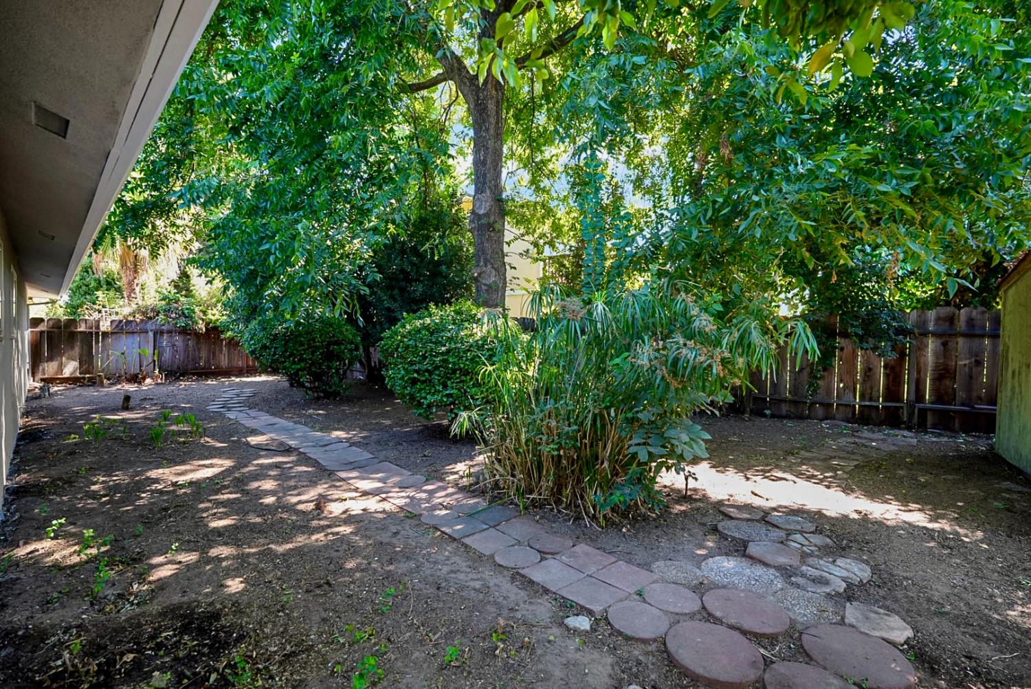 1150 E South Bear Creek Dr, Merced, CA 95340