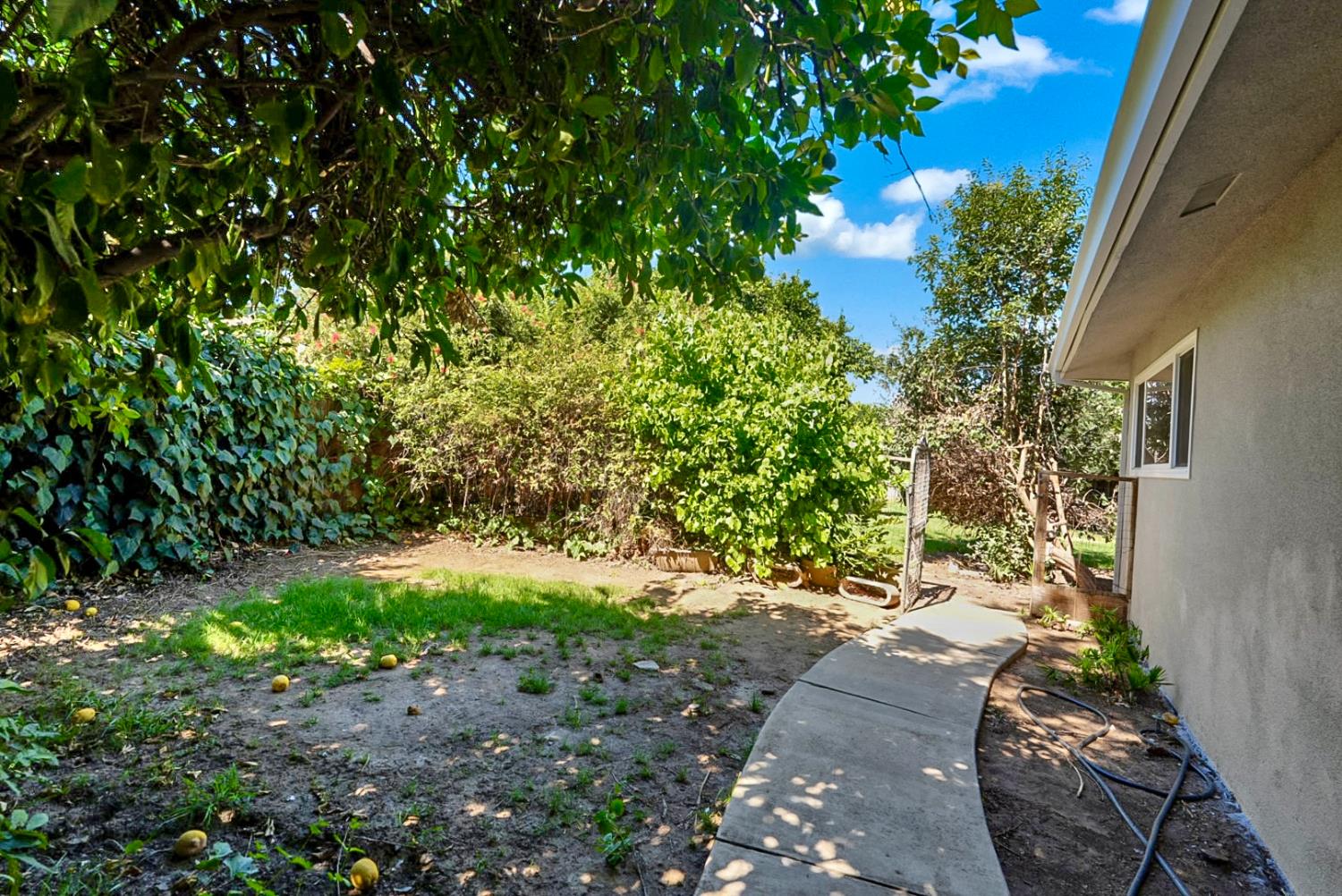 1150 E South Bear Creek Dr, Merced, CA 95340