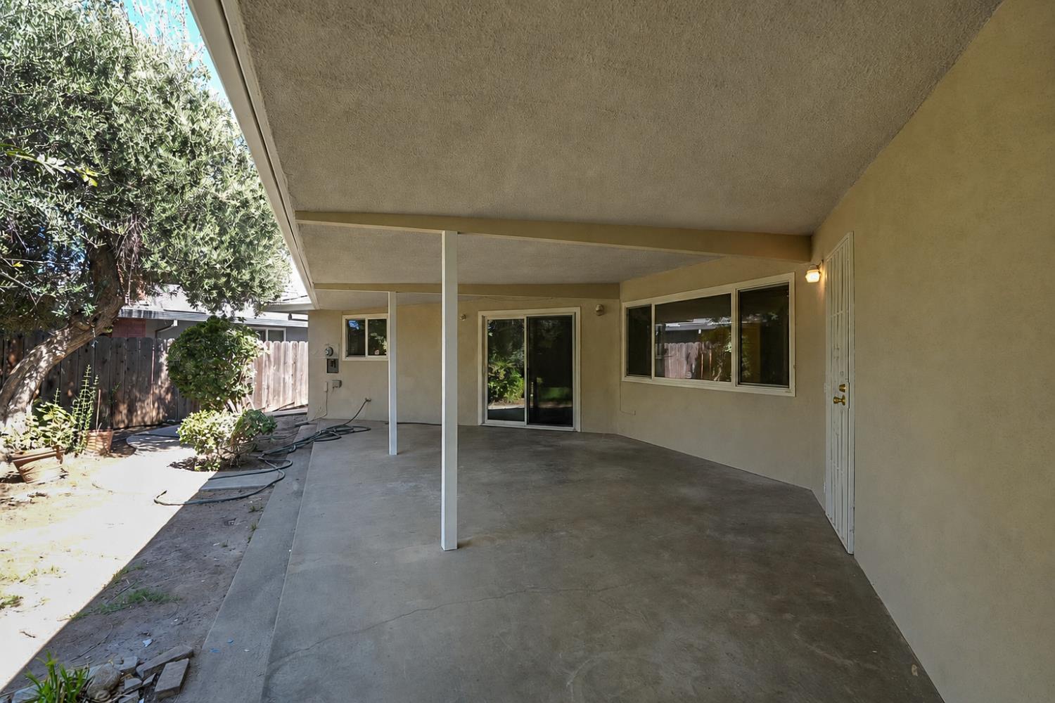 1150 E South Bear Creek Dr, Merced, CA 95340