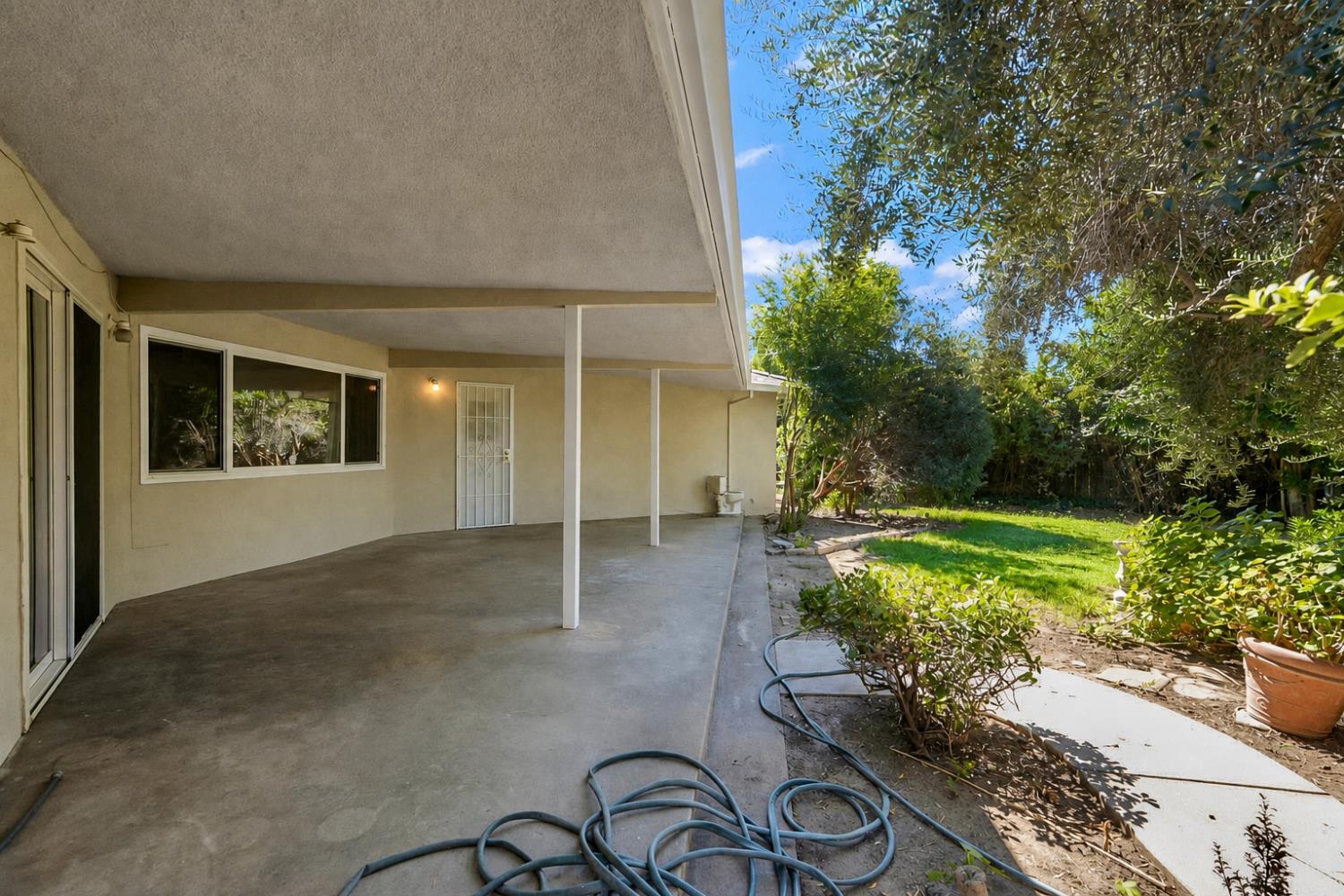 1150 E South Bear Creek Dr, Merced, CA 95340