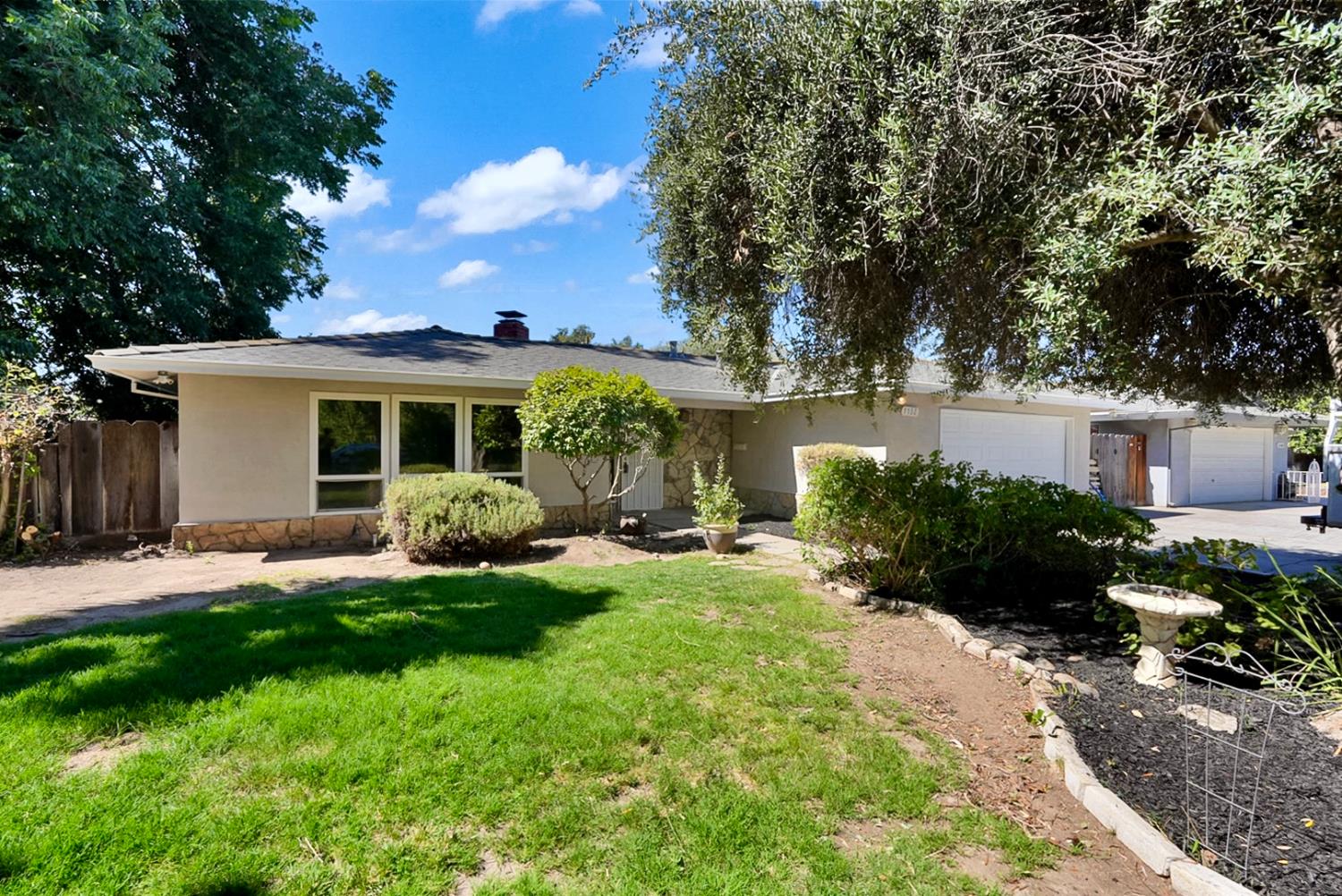 1150 E South Bear Creek Dr, Merced, CA 95340