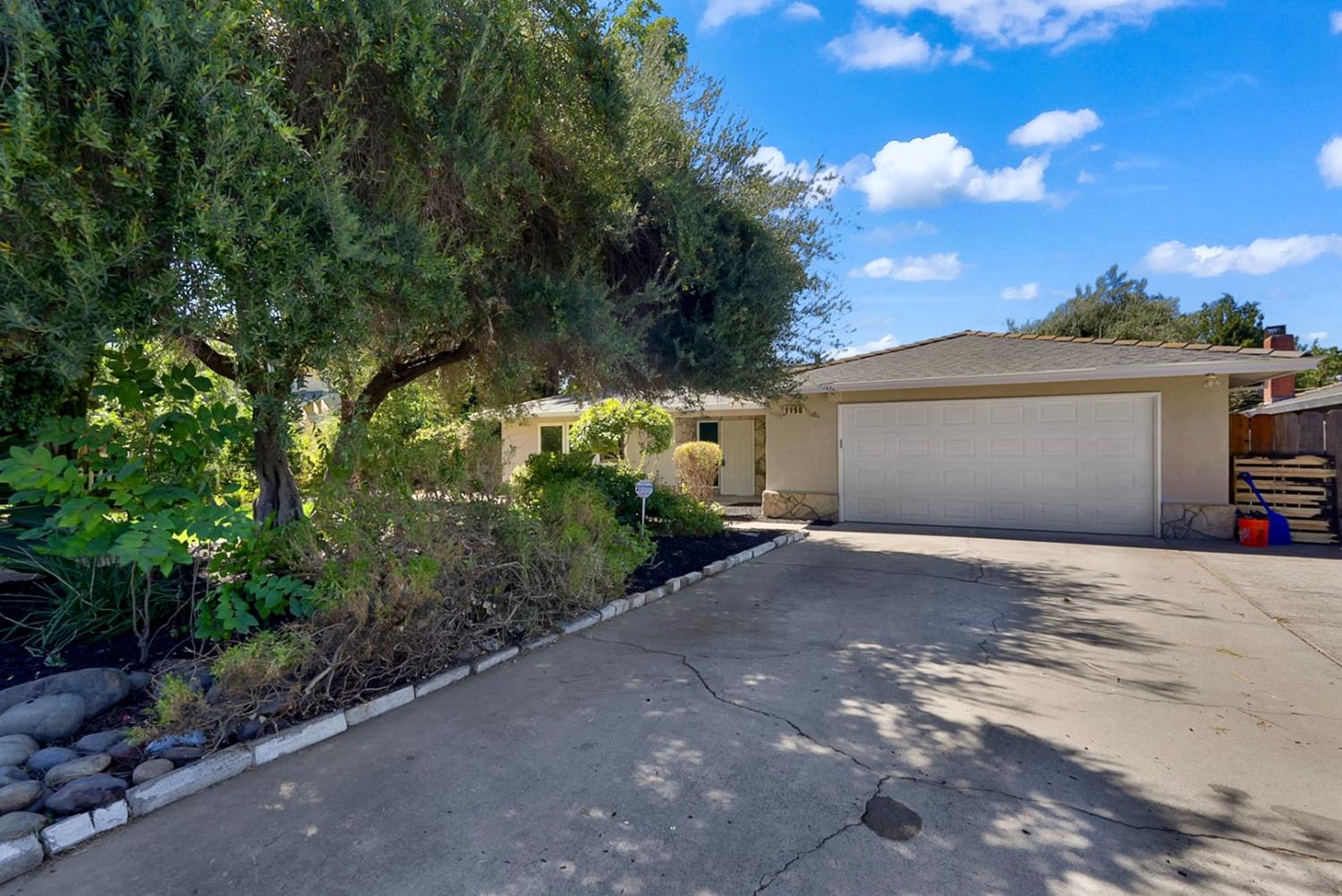 1150 E South Bear Creek Dr, Merced, CA 95340