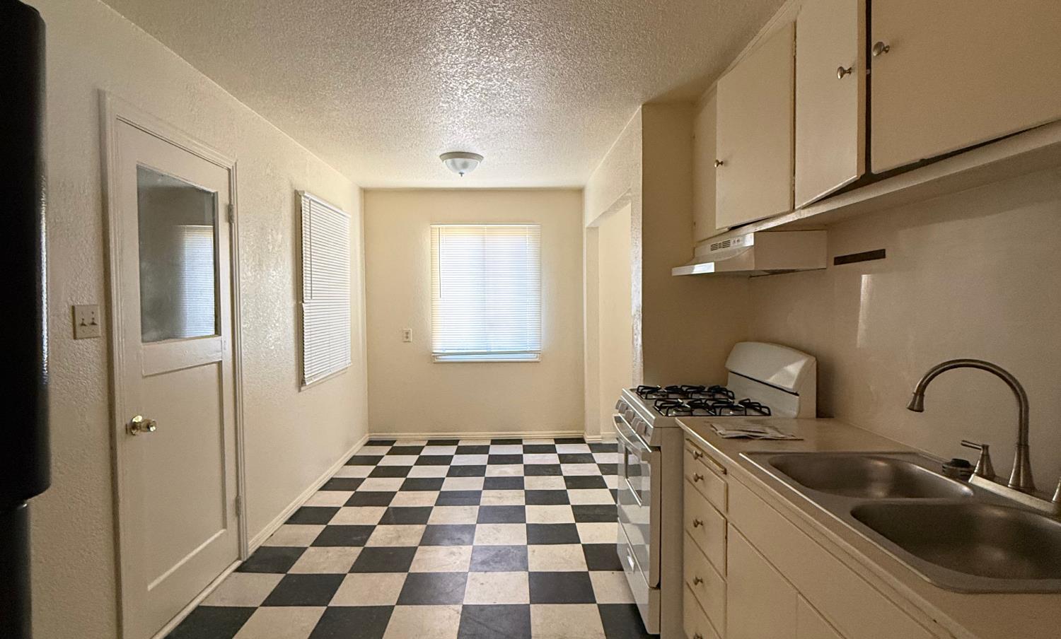 1820 Idalou Ave, Modesto, CA 95350