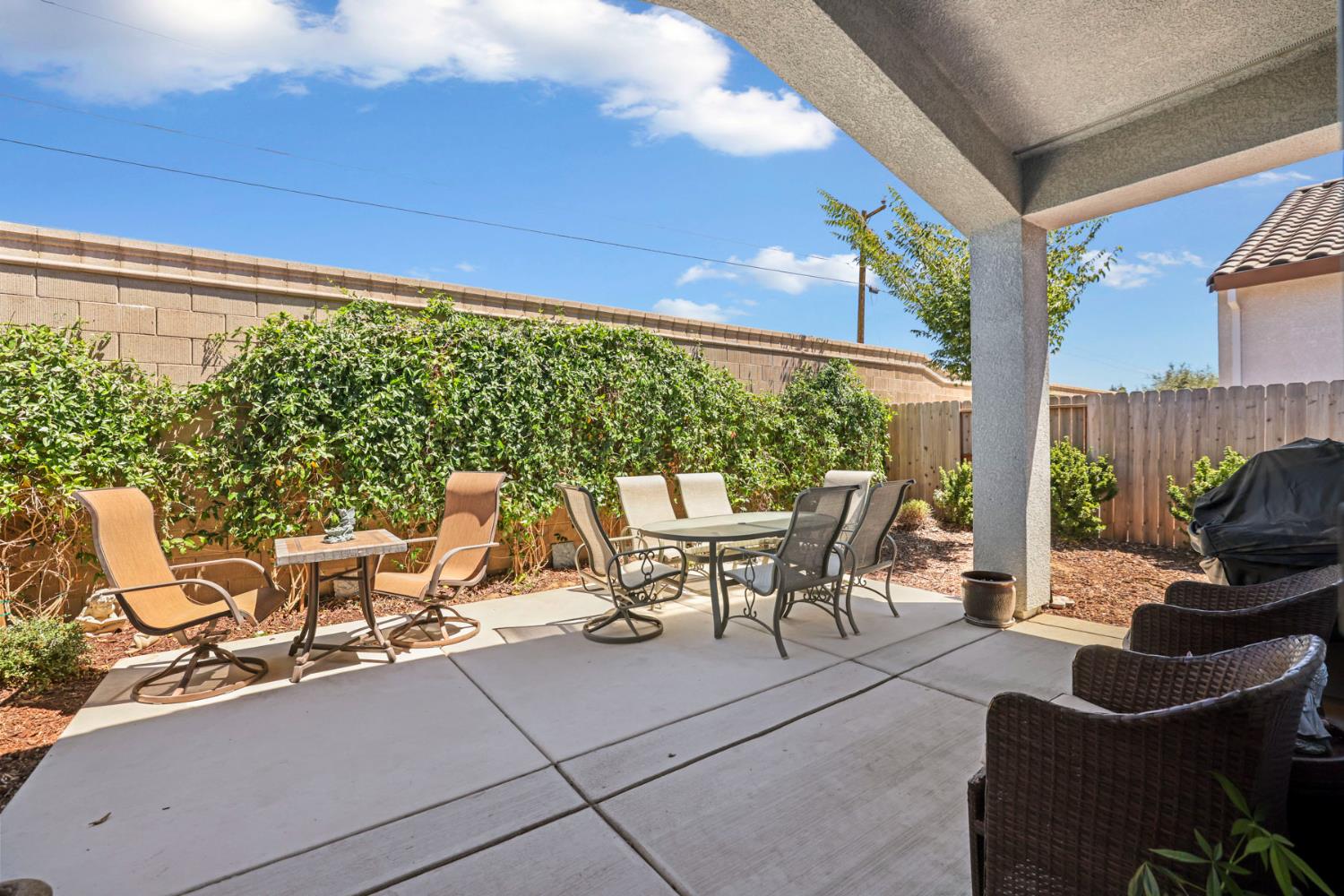 1954 Carmel Ranch Cir, Oakdale, CA 95361