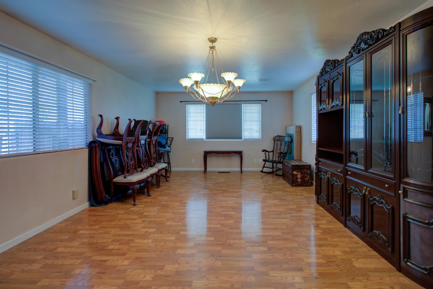 8322 Winfield Dr, Hilmar, CA 95324