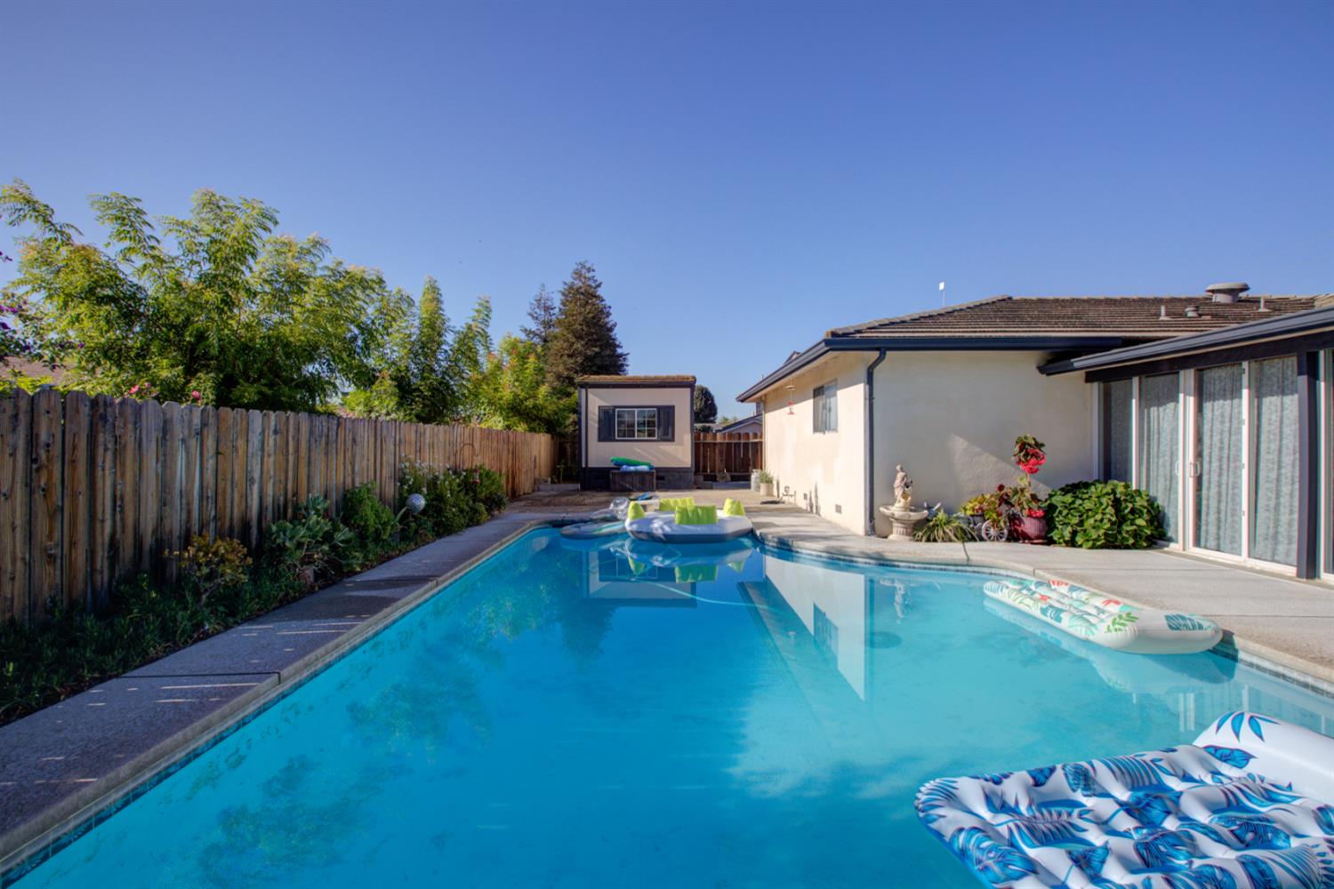 8322 Winfield Dr, Hilmar, CA 95324