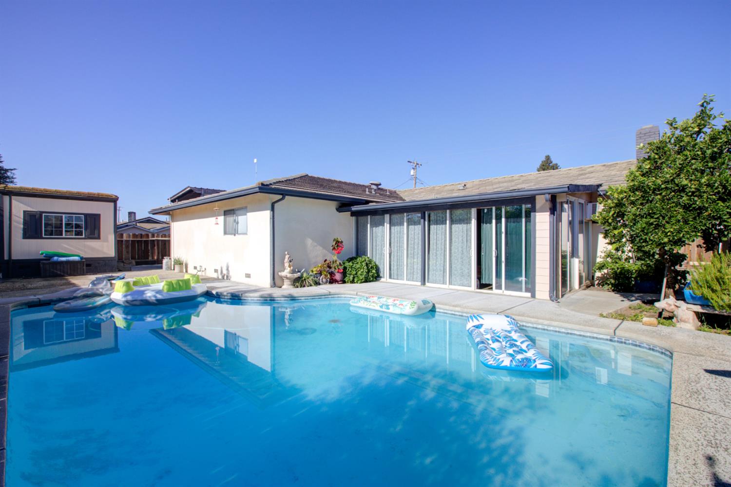 8322 Winfield Dr, Hilmar, CA 95324