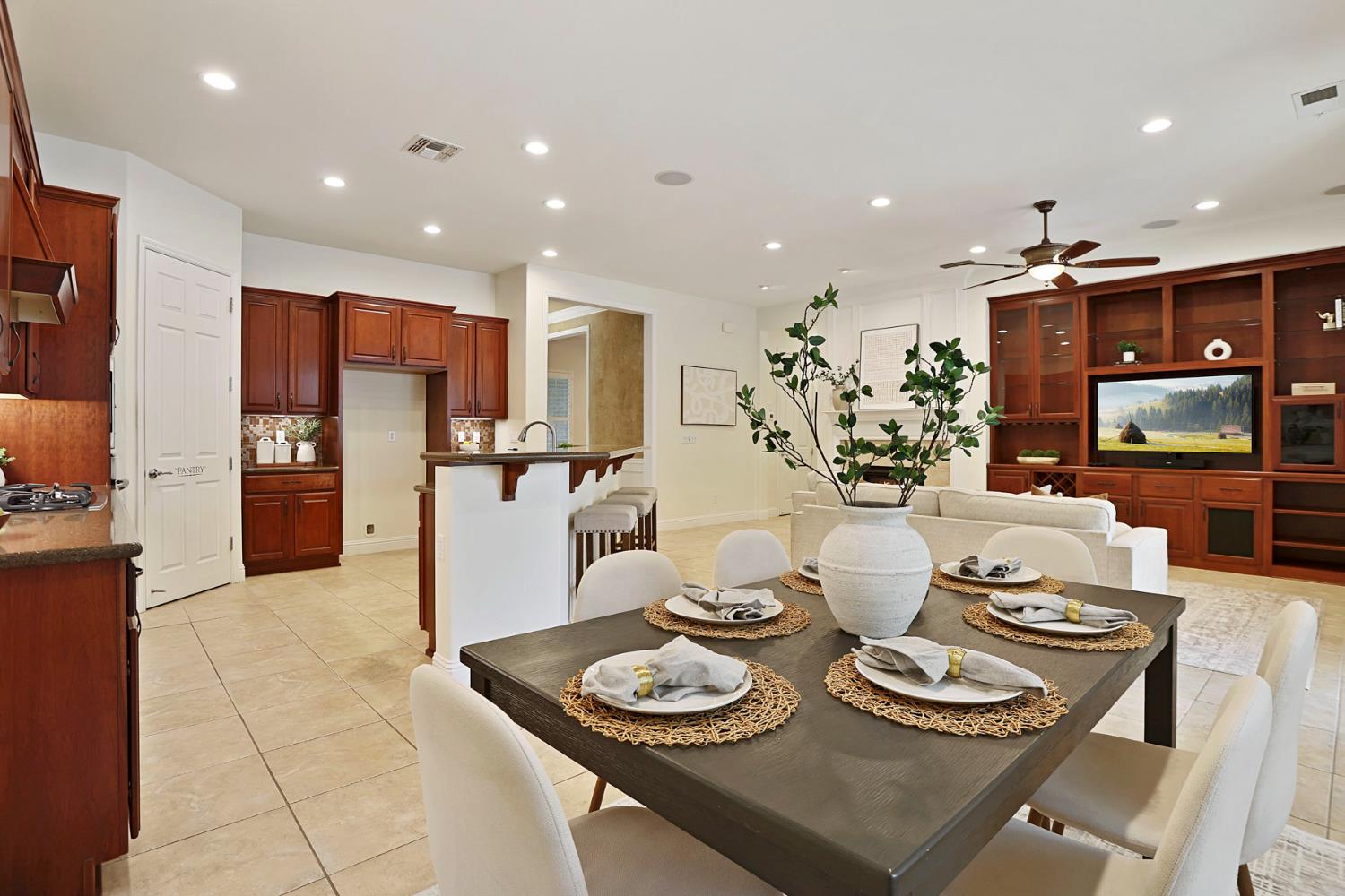 1288 Maple Valley St, Manteca, CA 95336