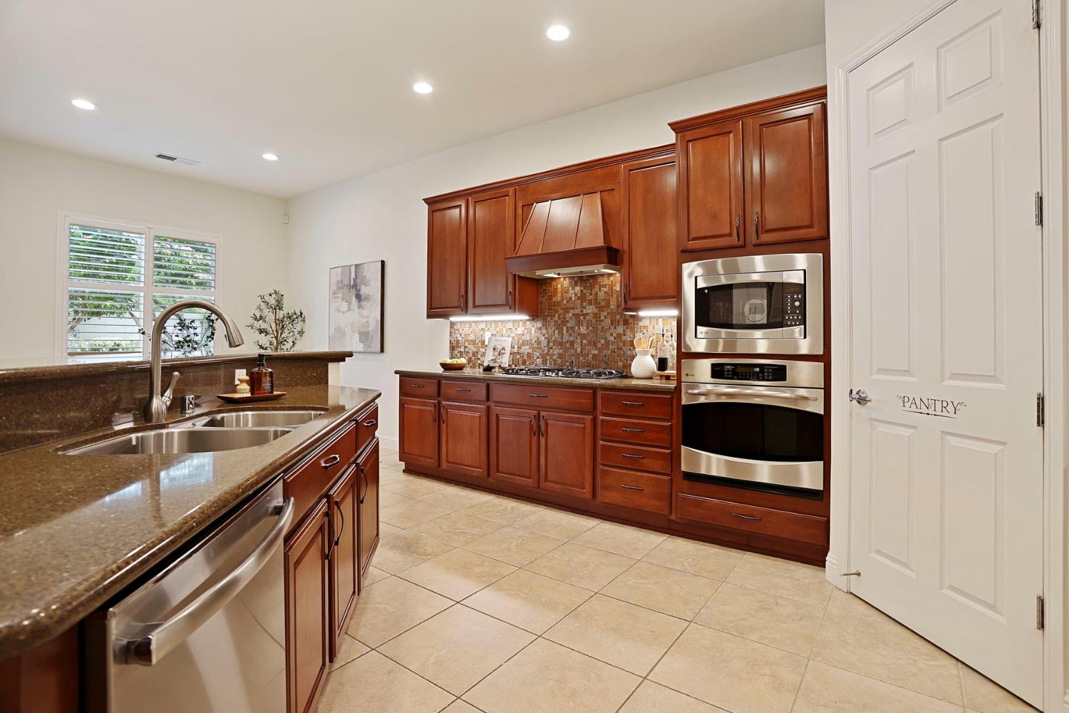 1288 Maple Valley St, Manteca, CA 95336