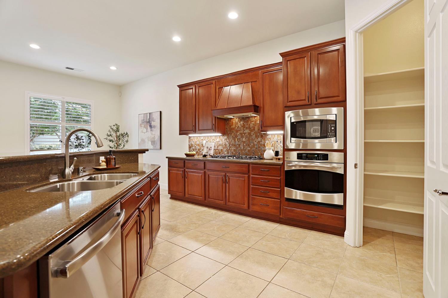 1288 Maple Valley St, Manteca, CA 95336