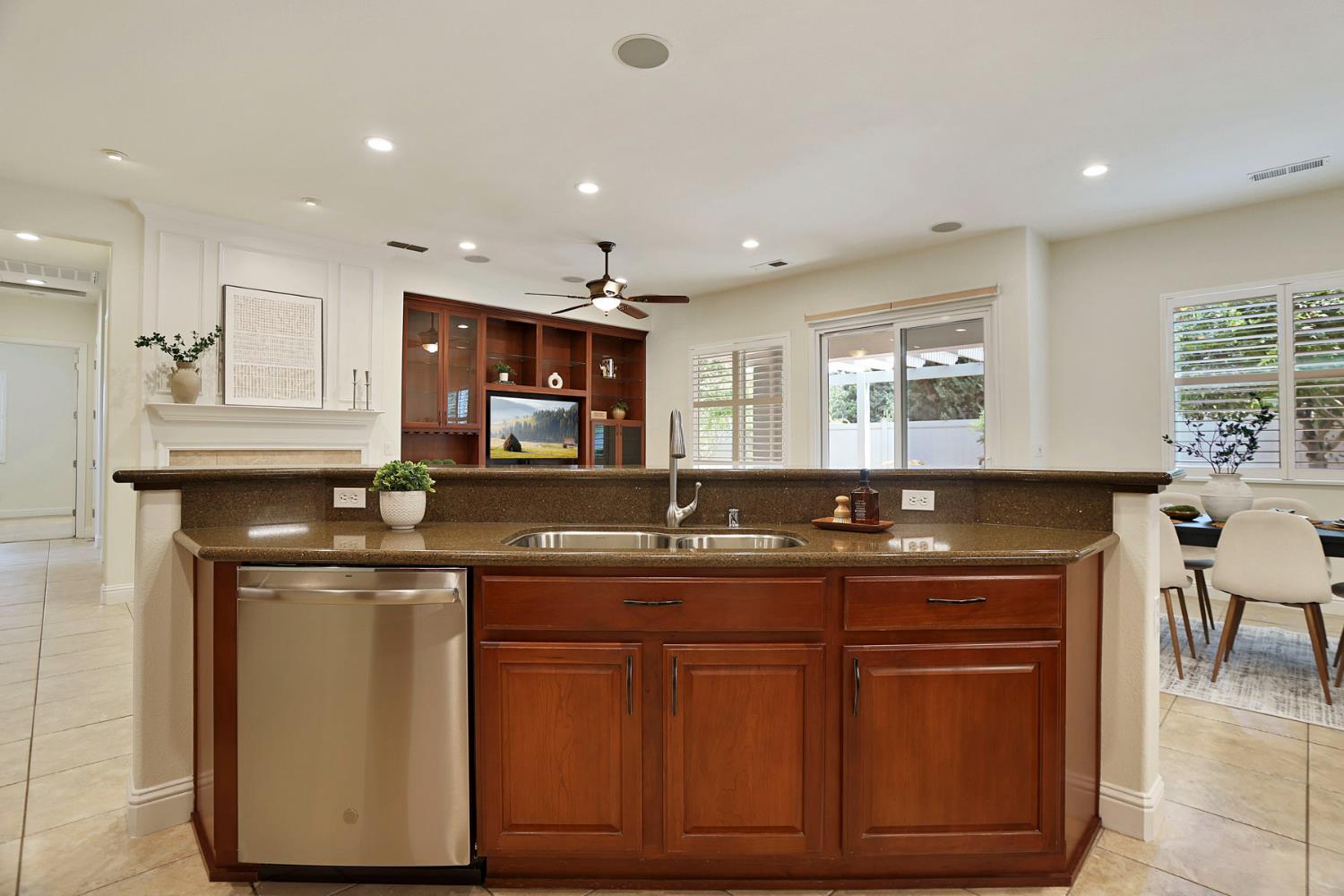 1288 Maple Valley St, Manteca, CA 95336