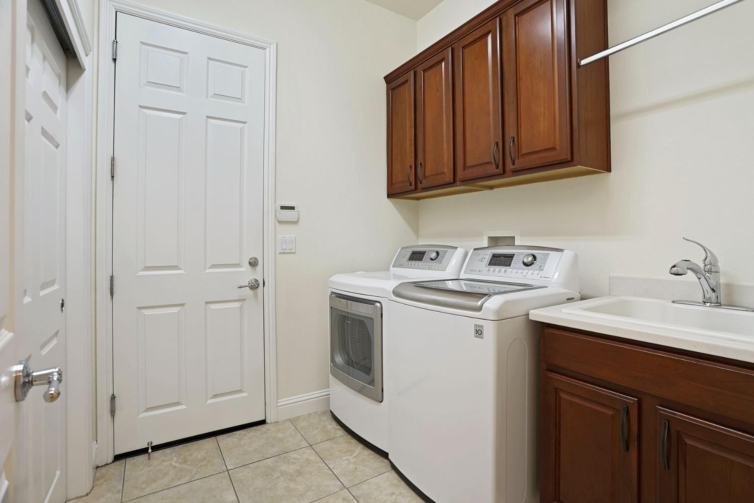 1288 Maple Valley St, Manteca, CA 95336