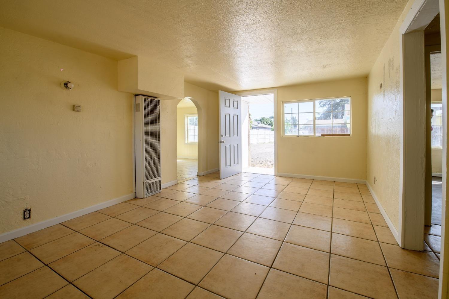 217 Rio Grande Ave, Modesto, CA 95351