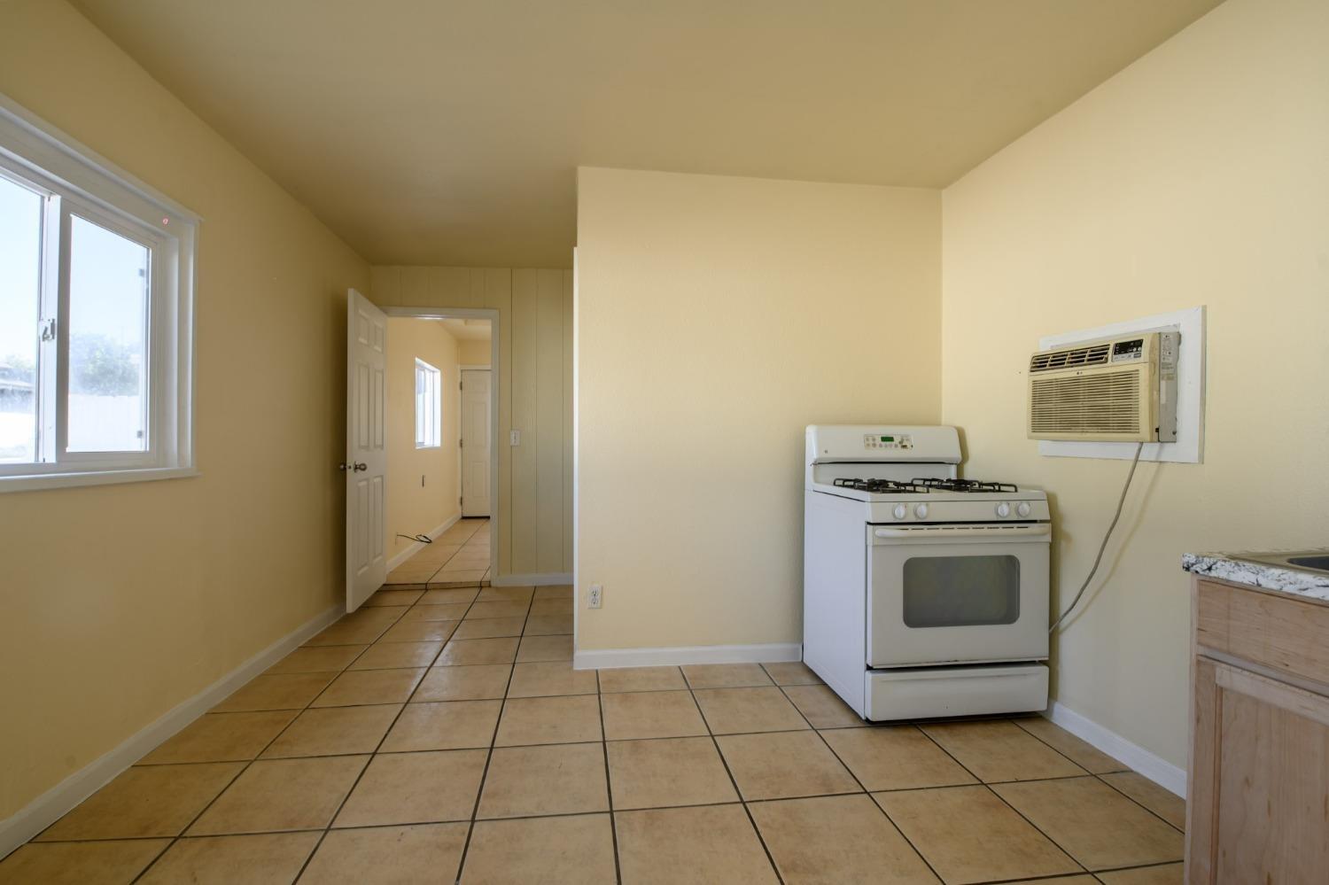 217 Rio Grande Ave, Modesto, CA 95351