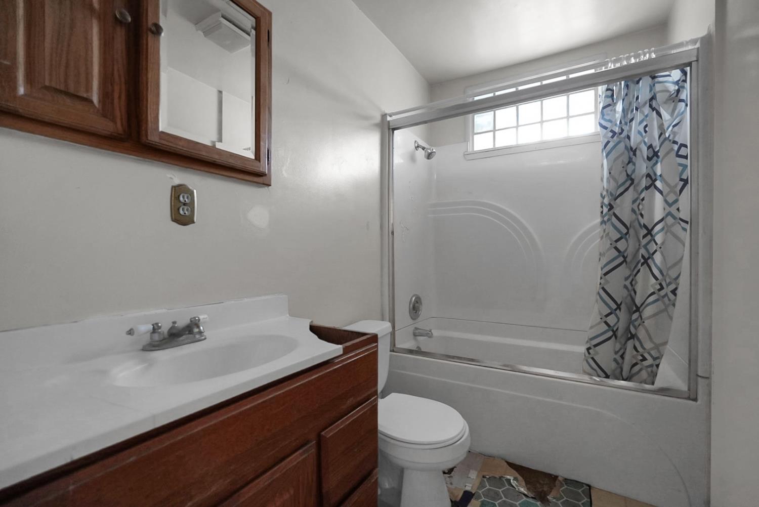 880 Julian St, Turlock, CA 95380