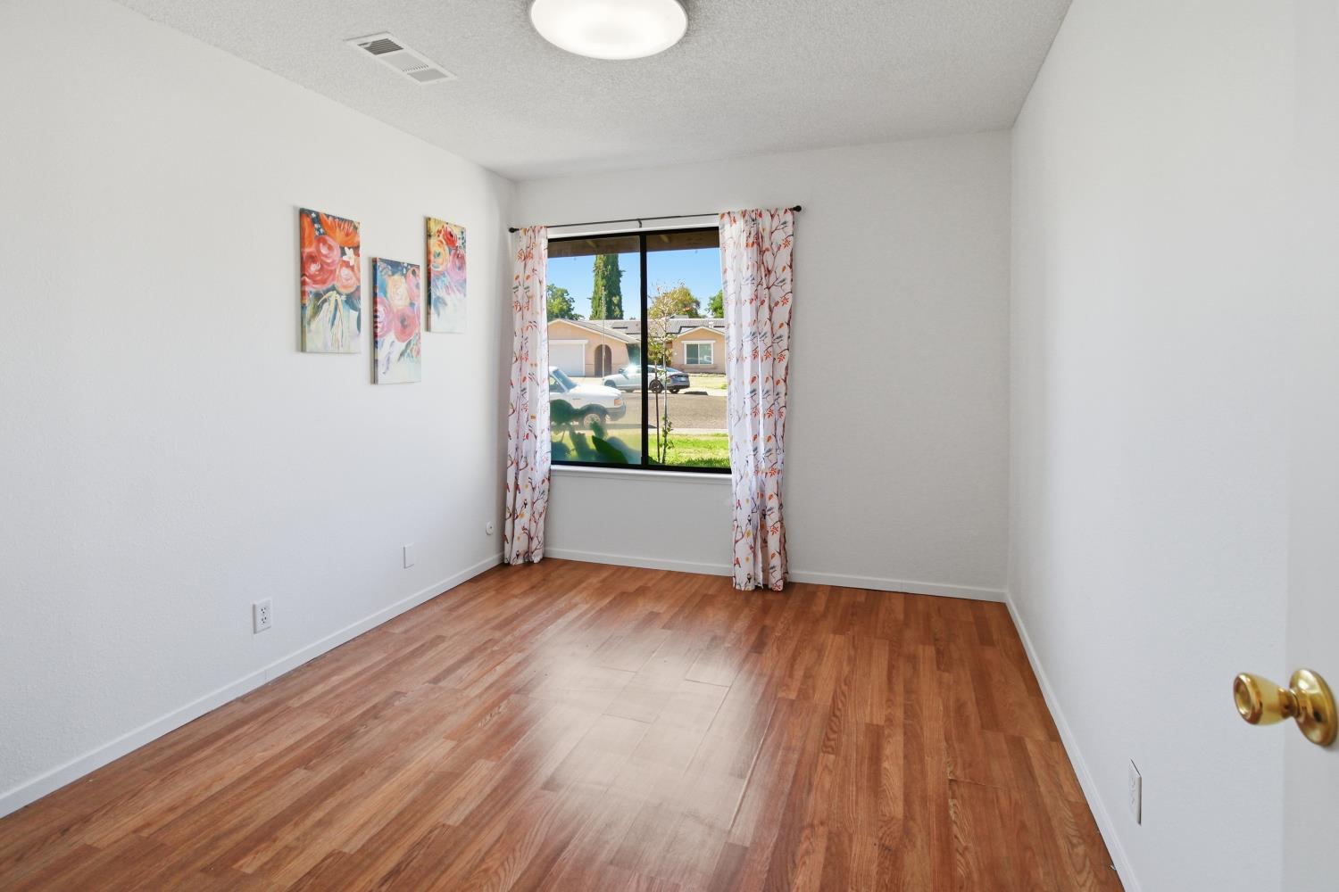 42 Sunset Ct, Merced, CA 95340