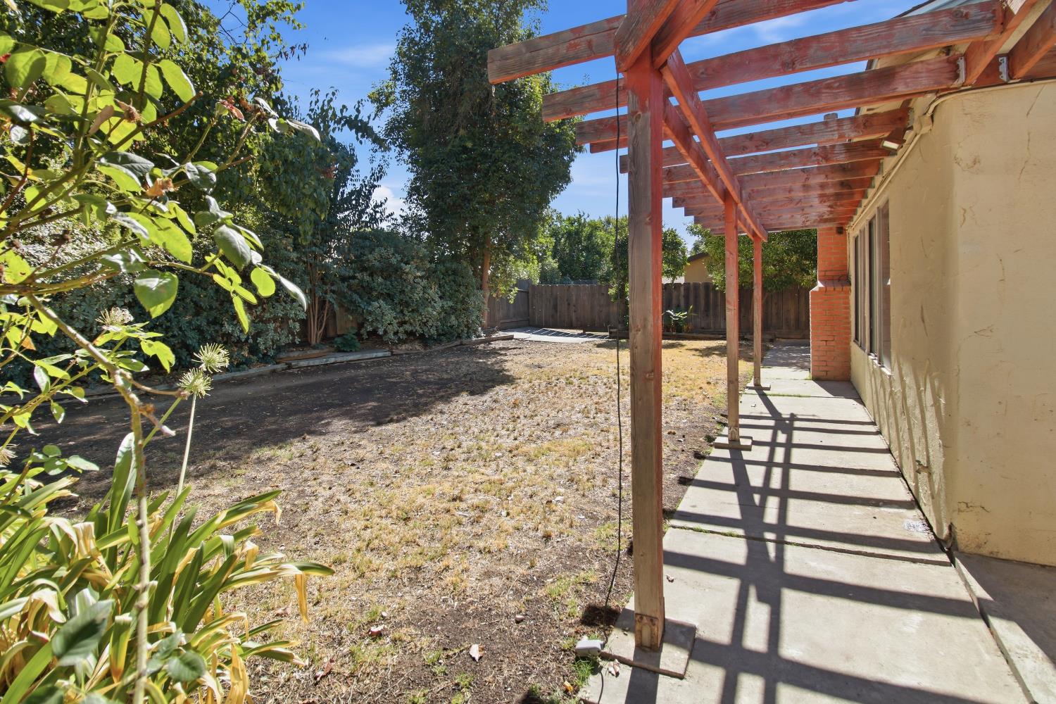 42 Sunset Ct, Merced, CA 95340