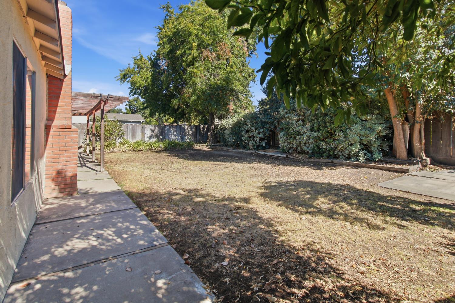 42 Sunset Ct, Merced, CA 95340