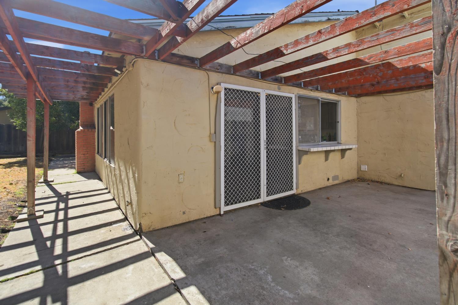 42 Sunset Ct, Merced, CA 95340