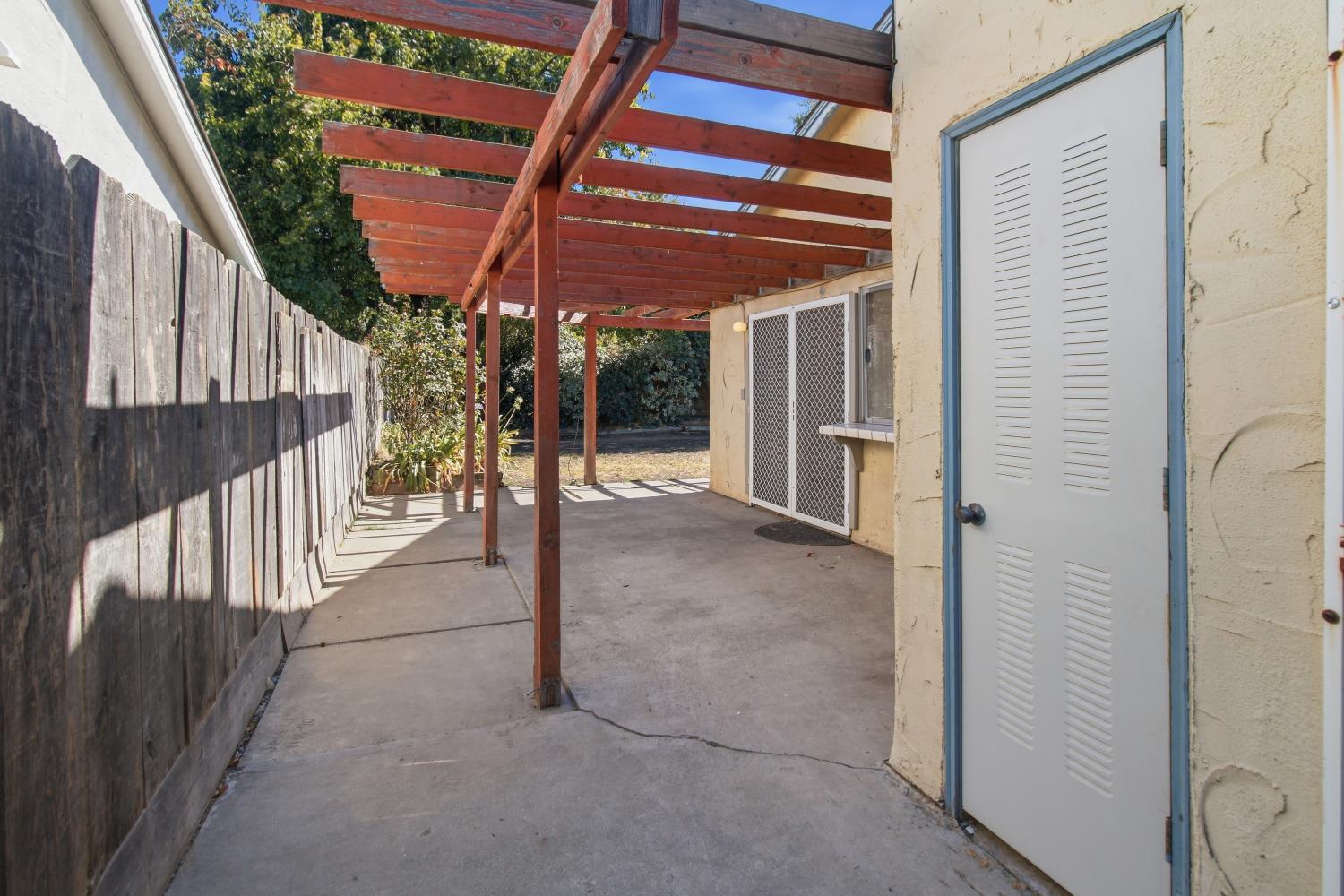 42 Sunset Ct, Merced, CA 95340