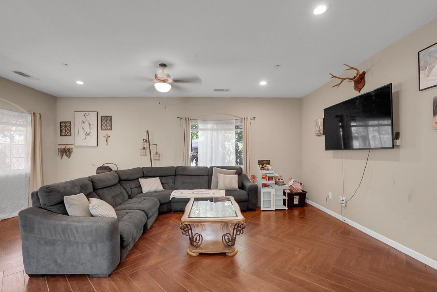 308 Ruberto St, Modesto, CA 95351