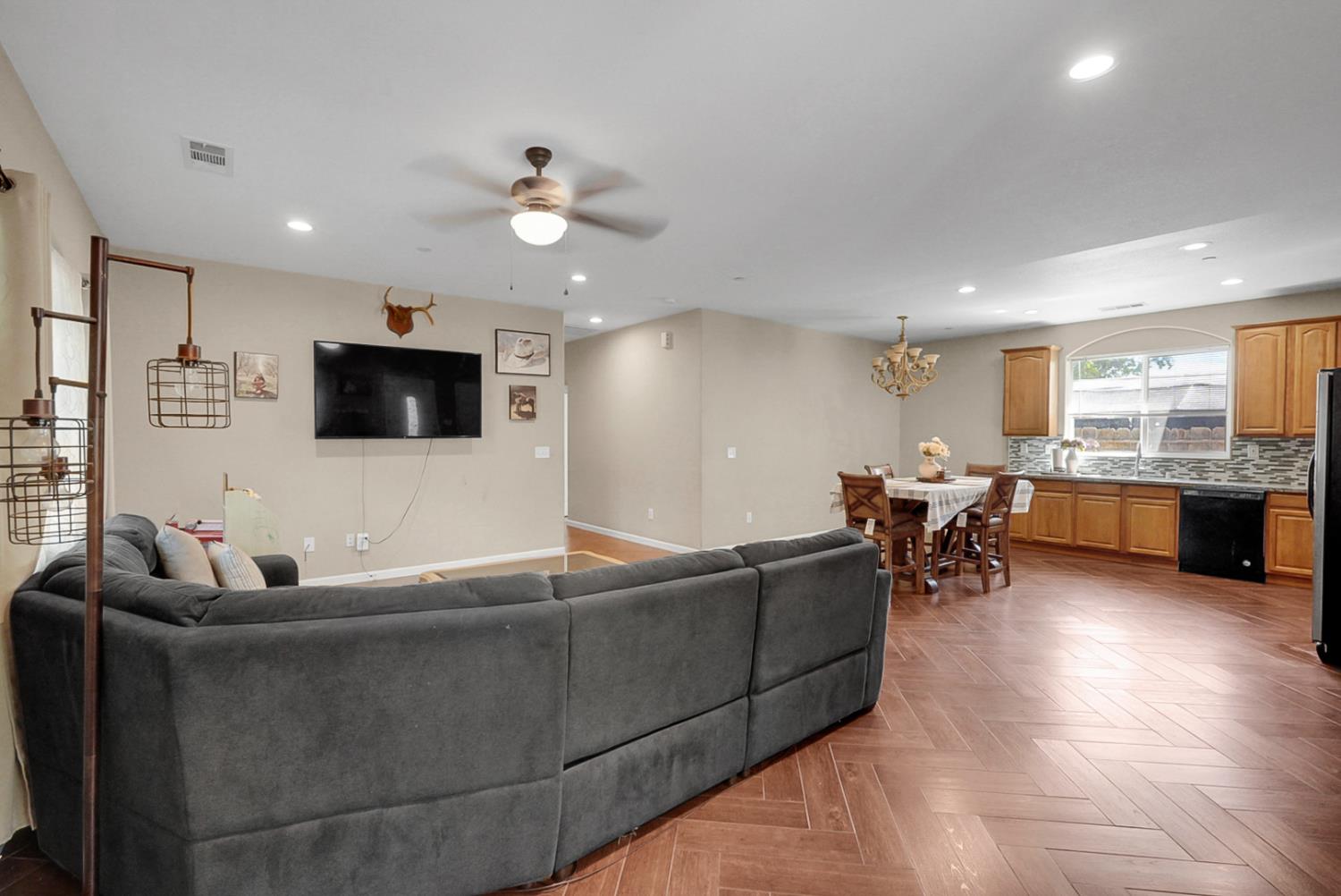 308 Ruberto St, Modesto, CA 95351