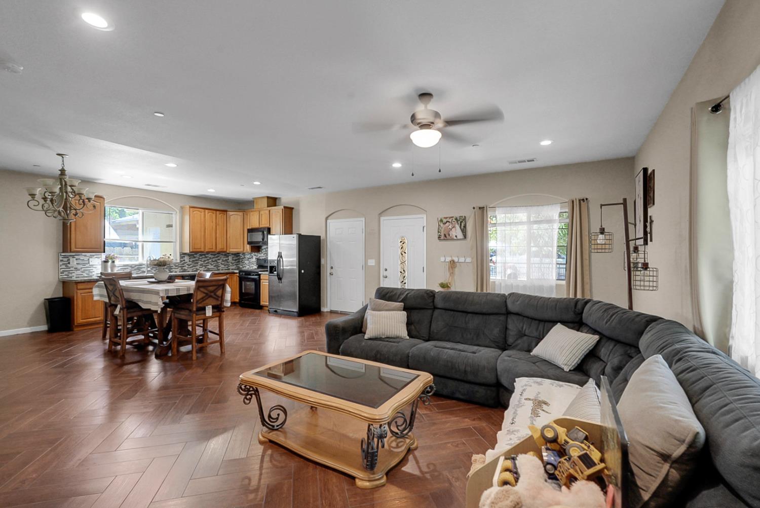 308 Ruberto St, Modesto, CA 95351