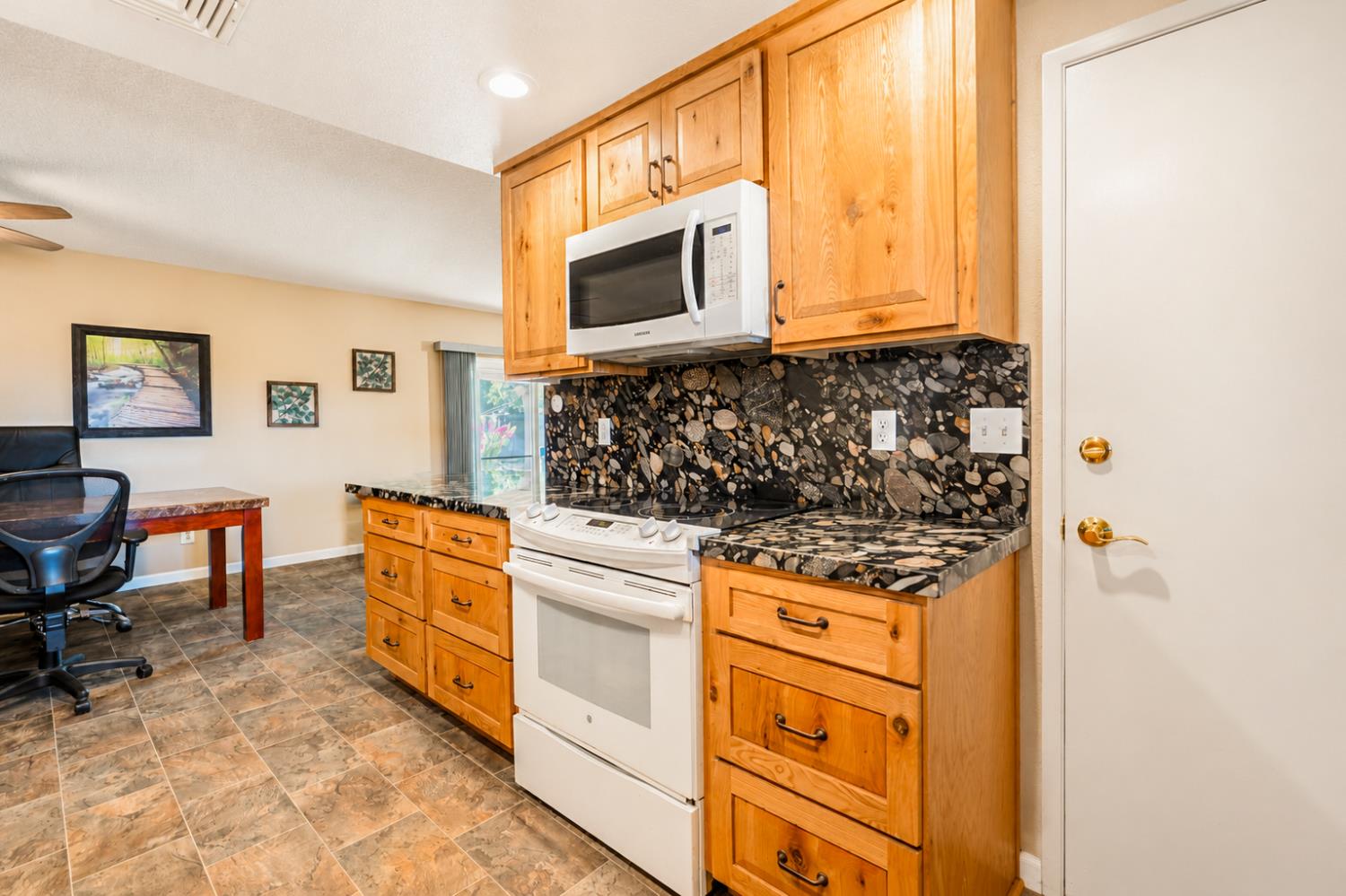 2940 Hughes Ct, Turlock, CA 95382