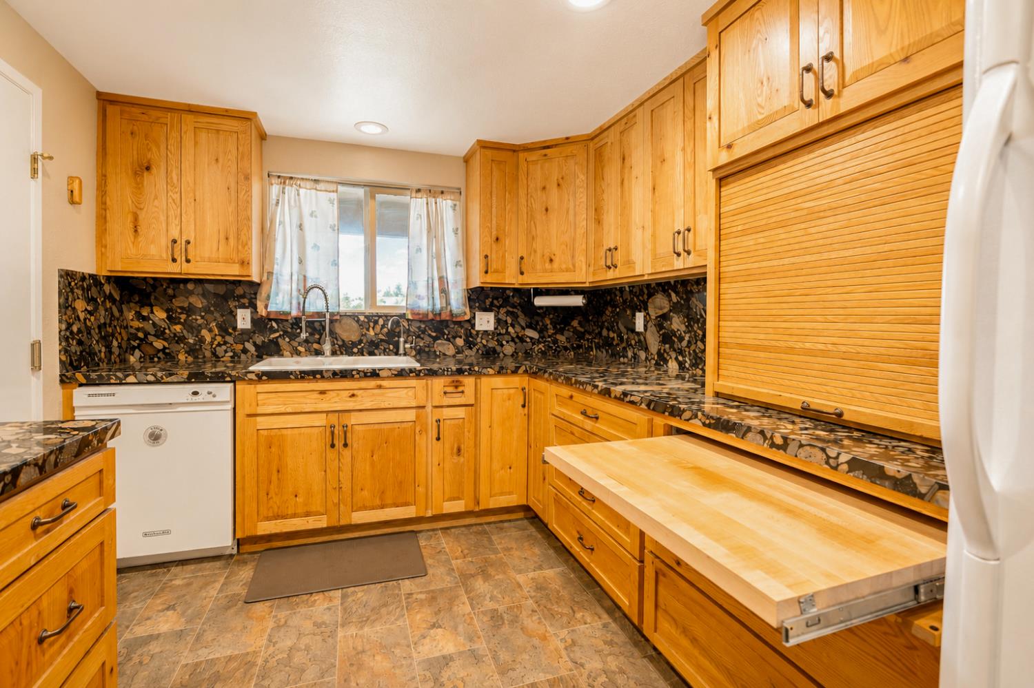 2940 Hughes Ct, Turlock, CA 95382