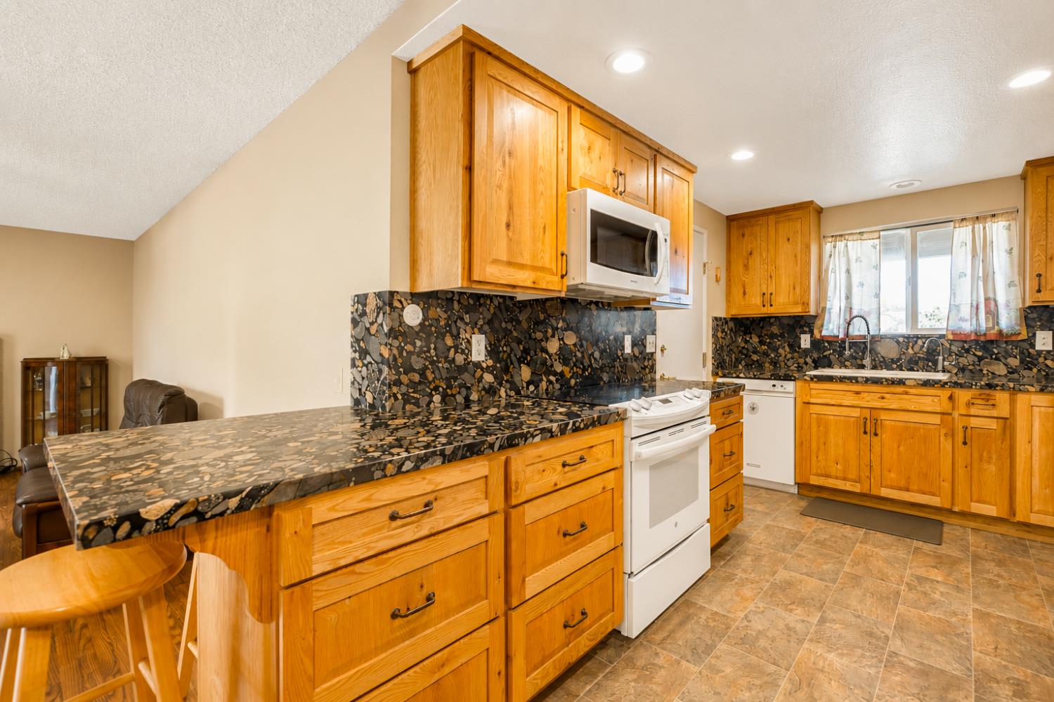2940 Hughes Ct, Turlock, CA 95382