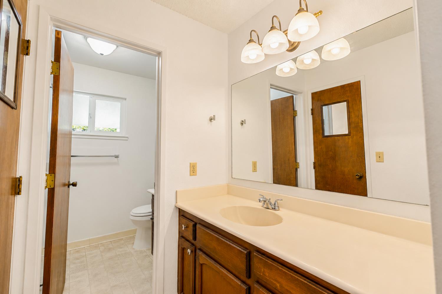 2940 Hughes Ct, Turlock, CA 95382