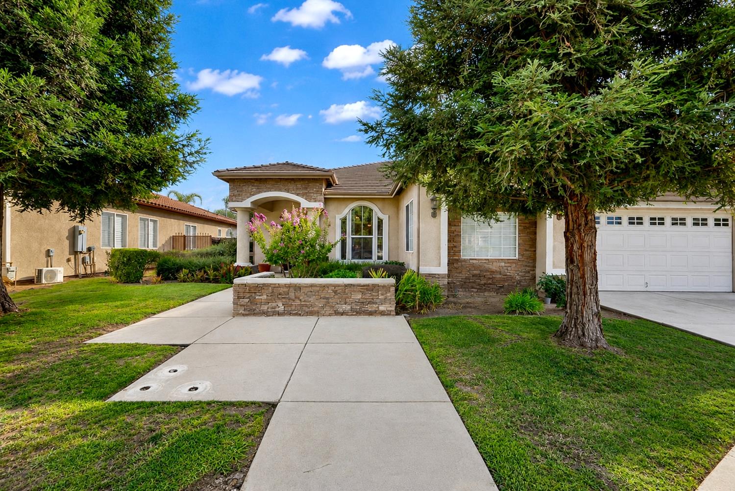 9514 N Larkspur Ave, Fresno, CA 93720