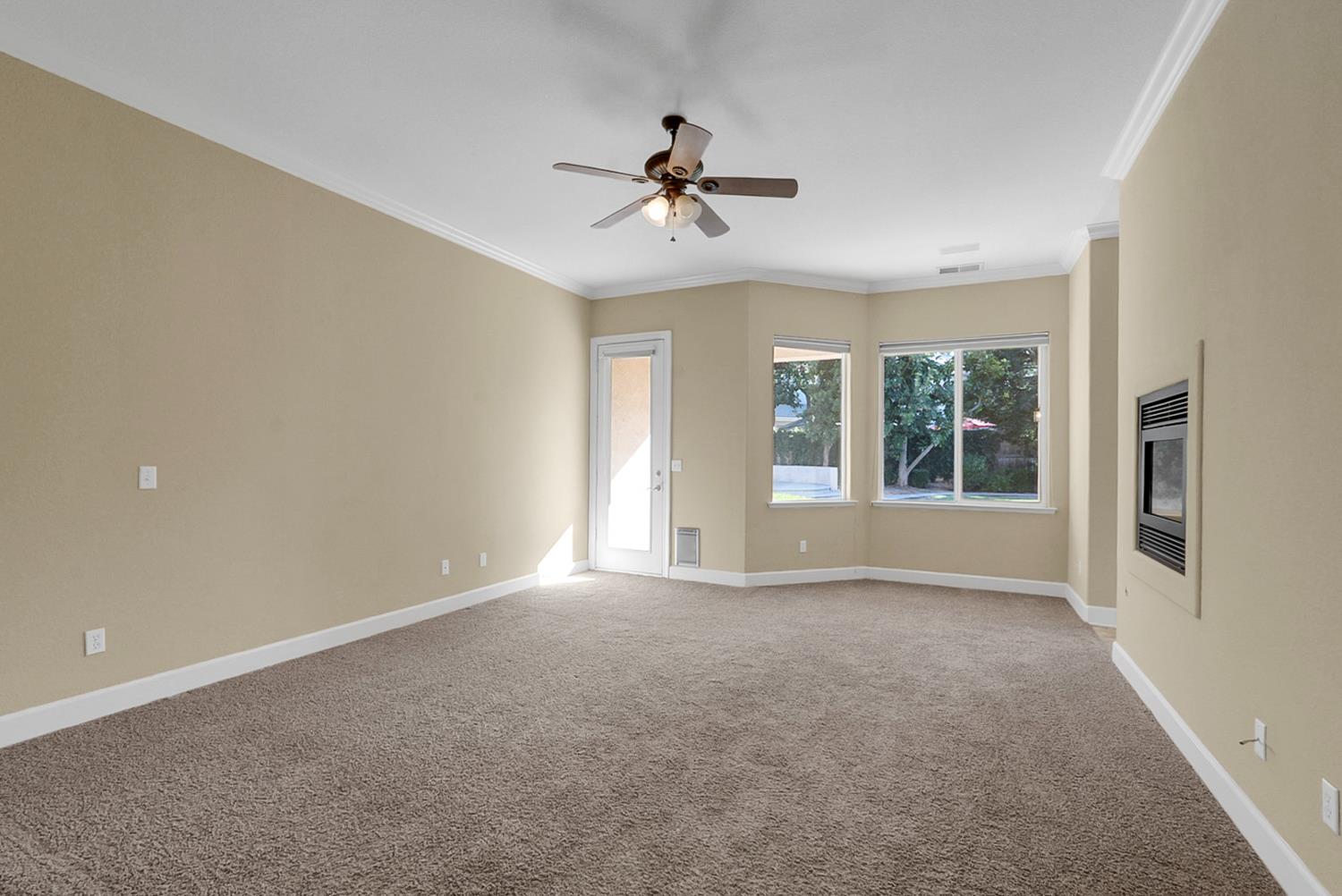 9514 N Larkspur Ave, Fresno, CA 93720