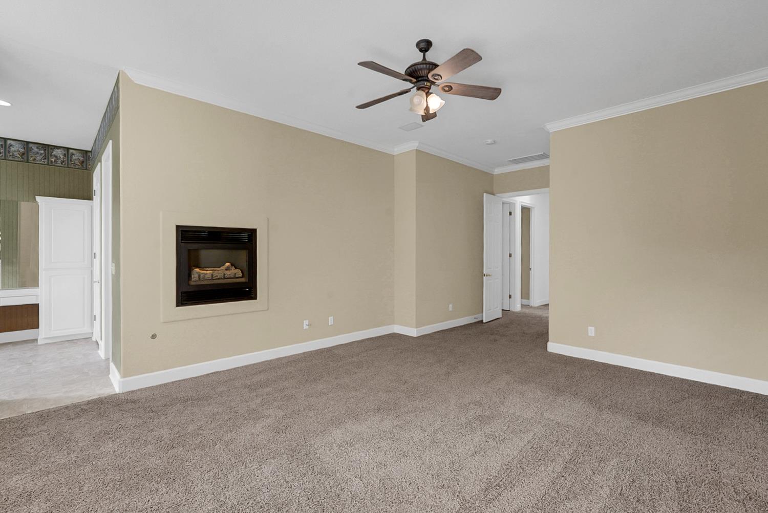 9514 N Larkspur Ave, Fresno, CA 93720