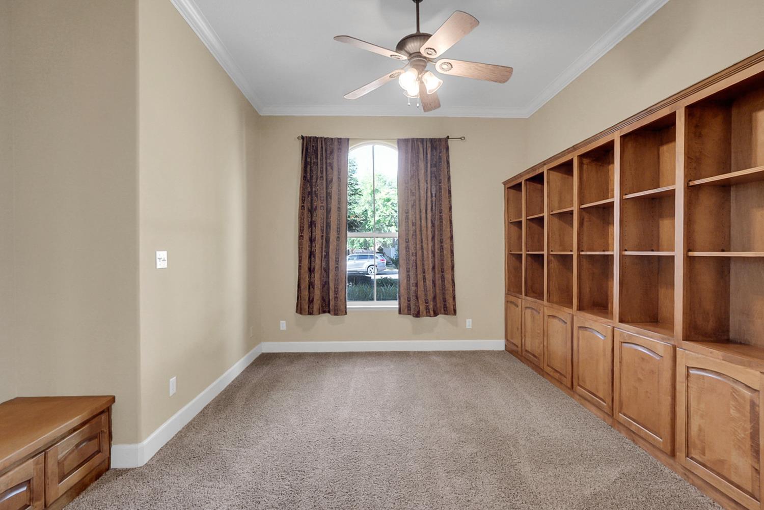 9514 N Larkspur Ave, Fresno, CA 93720