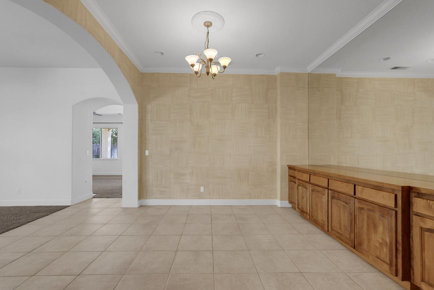 9514 N Larkspur Ave, Fresno, CA 93720