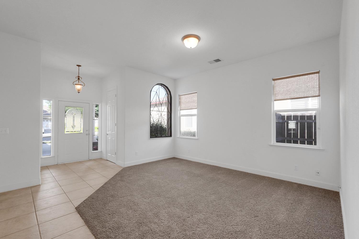 9514 N Larkspur Ave, Fresno, CA 93720