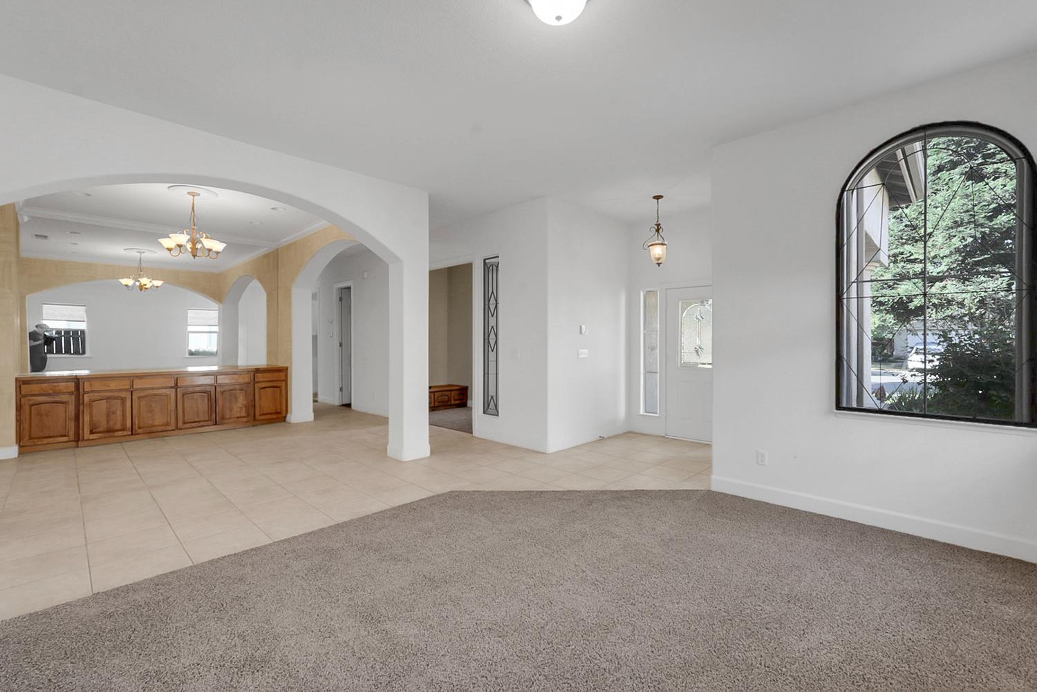 9514 N Larkspur Ave, Fresno, CA 93720