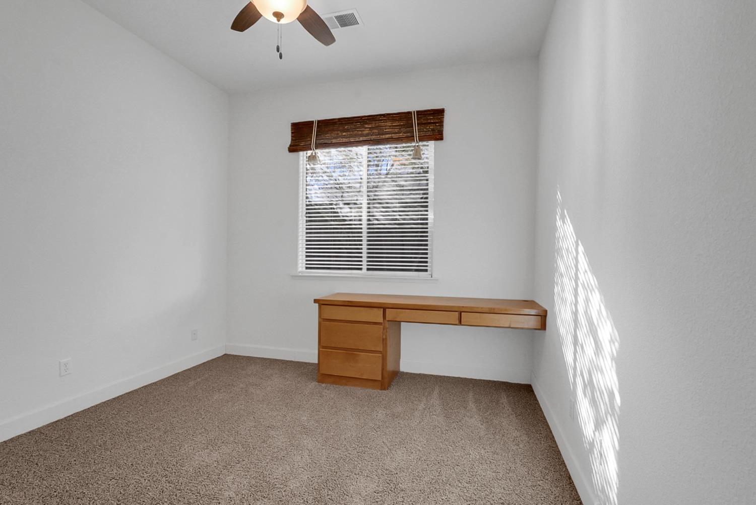 9514 N Larkspur Ave, Fresno, CA 93720