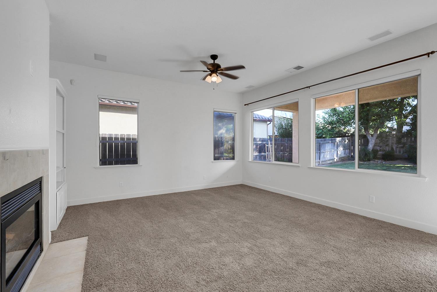 9514 N Larkspur Ave, Fresno, CA 93720