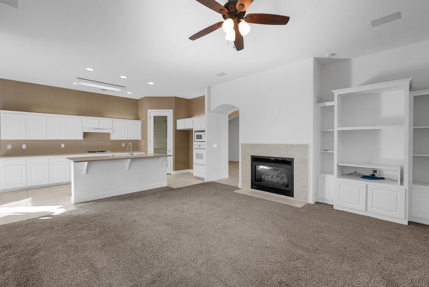 9514 N Larkspur Ave, Fresno, CA 93720