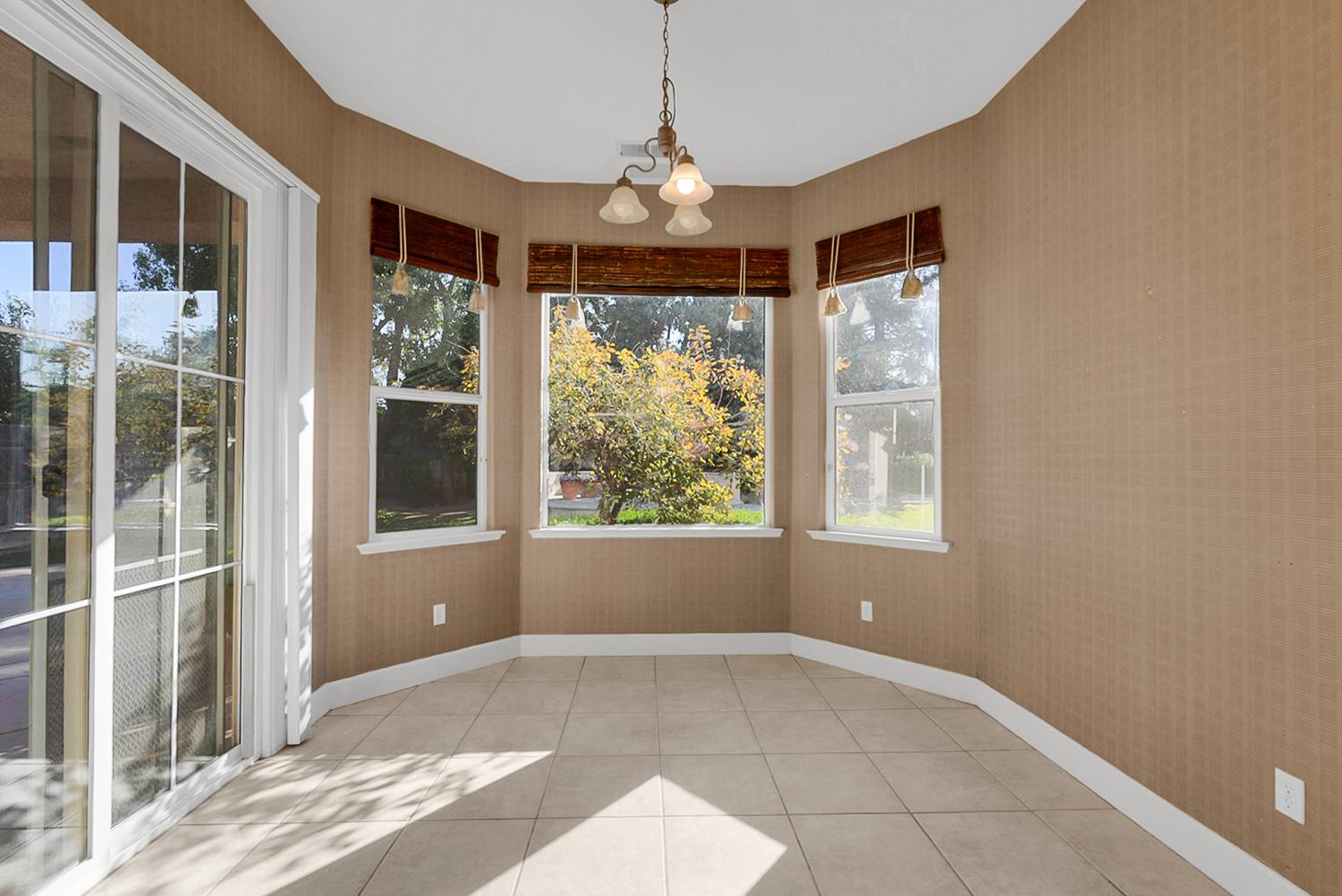 9514 N Larkspur Ave, Fresno, CA 93720