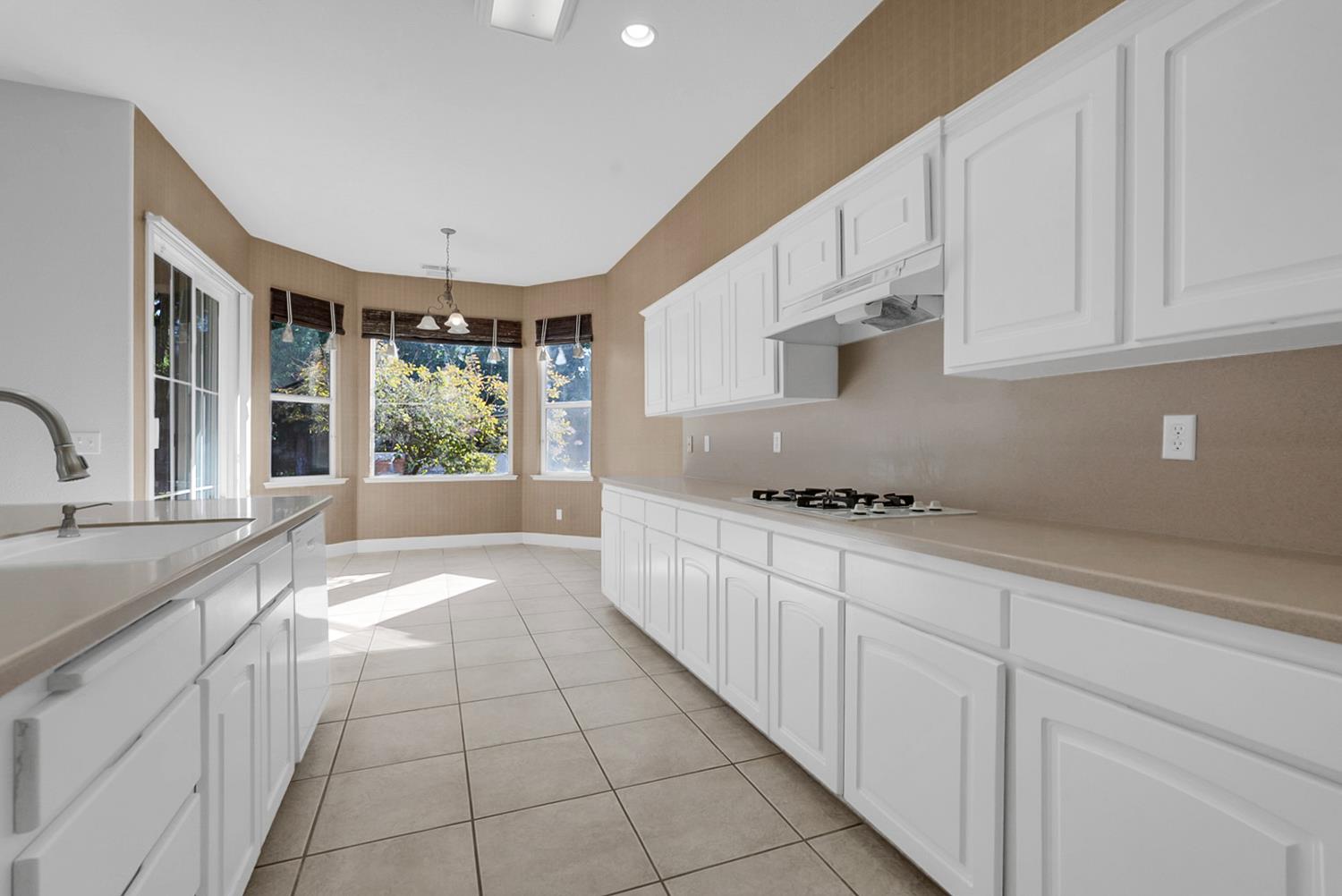9514 N Larkspur Ave, Fresno, CA 93720