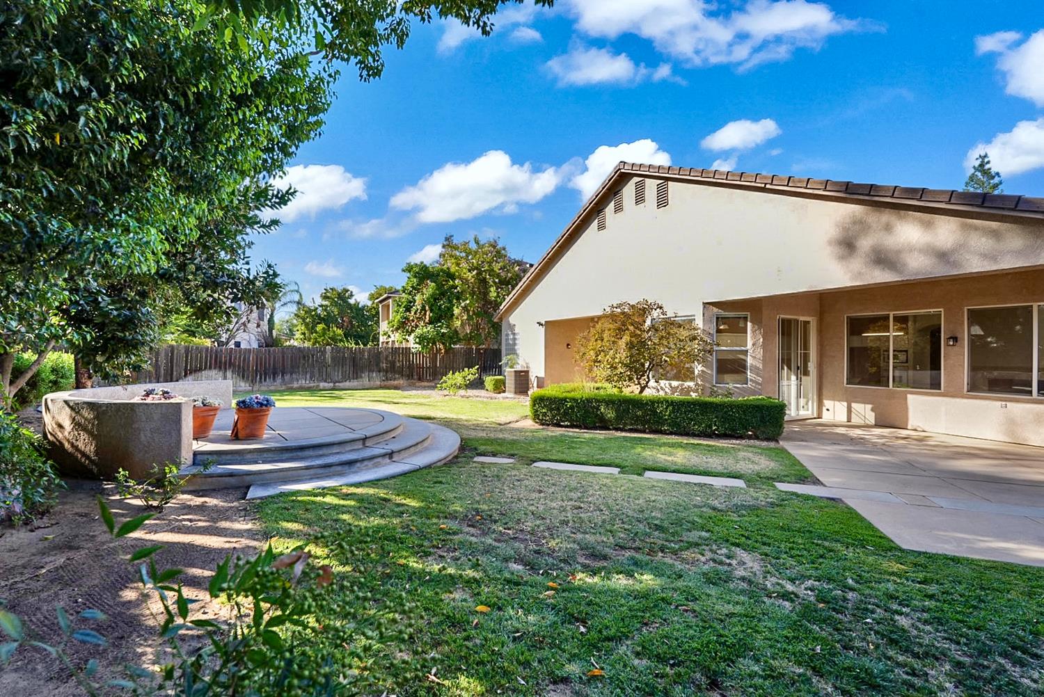 9514 N Larkspur Ave, Fresno, CA 93720